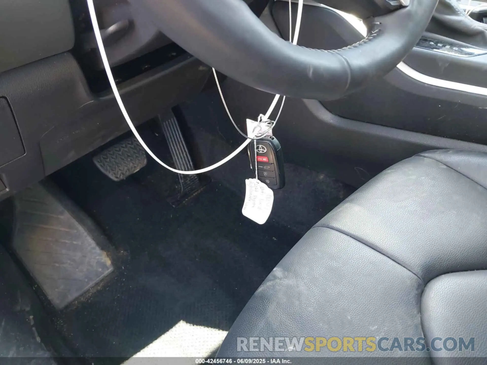 11 Photograph of a damaged car 5TDKARAH3RS024463 TOYOTA HIGHLANDER HYBRID 2024
