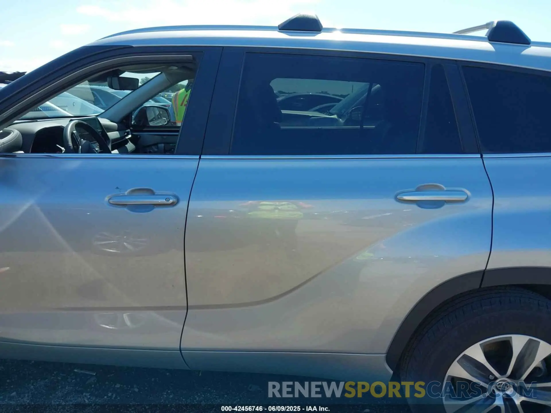 14 Photograph of a damaged car 5TDKARAH3RS024463 TOYOTA HIGHLANDER HYBRID 2024