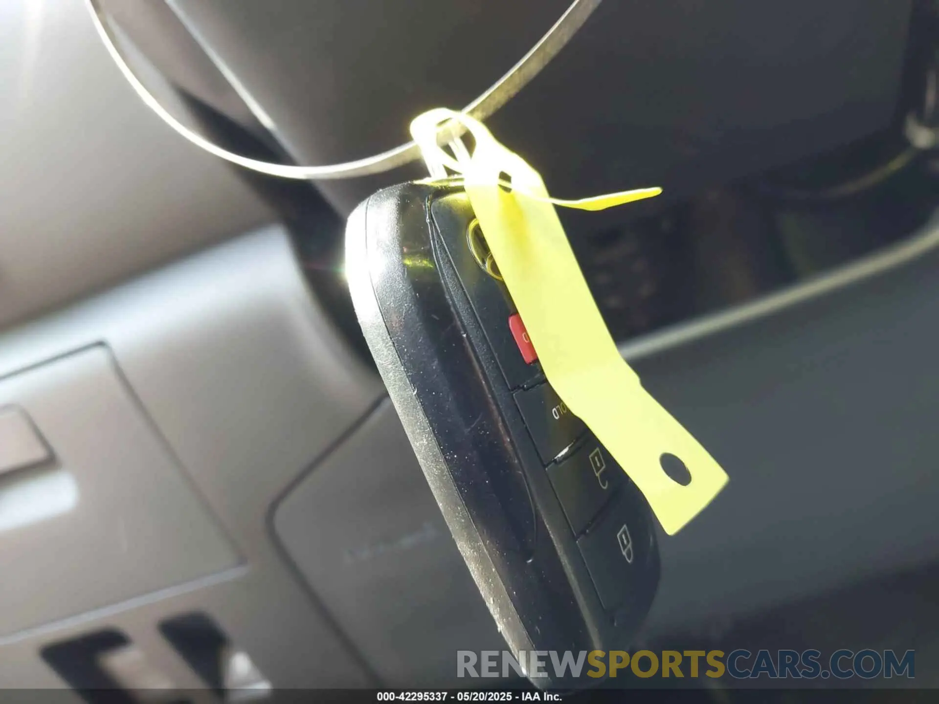 11 Photograph of a damaged car 5TDKARAH3RS529855 TOYOTA HIGHLANDER HYBRID 2024