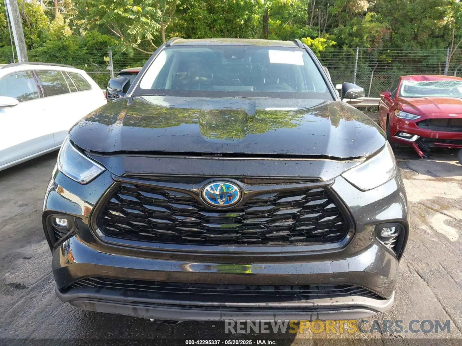 12 Photograph of a damaged car 5TDKARAH3RS529855 TOYOTA HIGHLANDER HYBRID 2024
