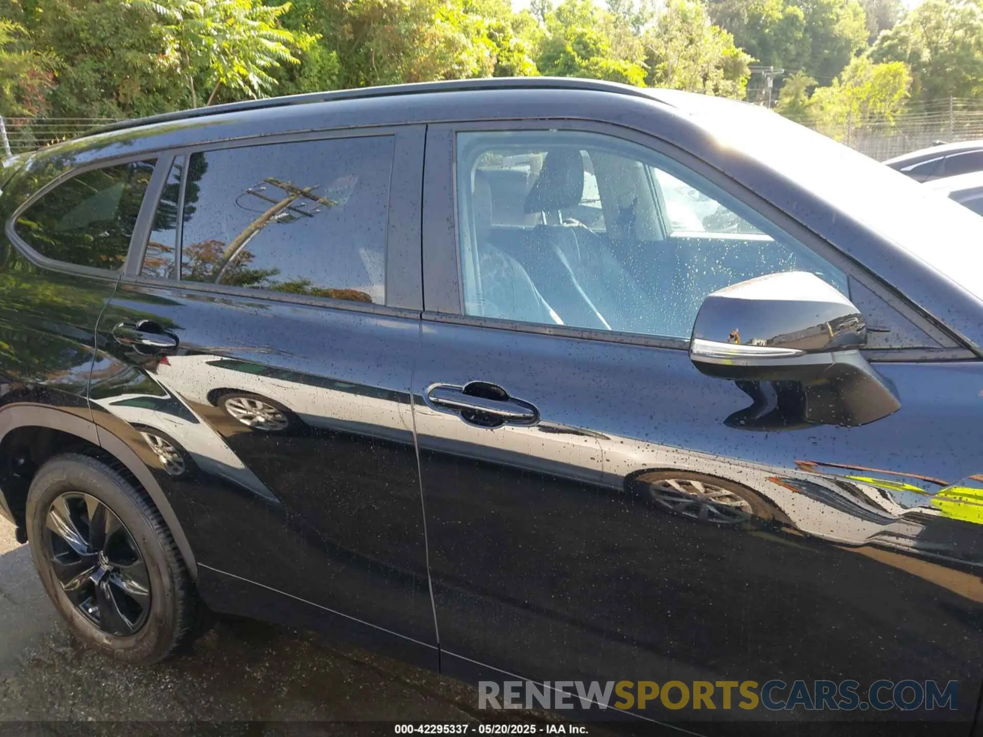 13 Photograph of a damaged car 5TDKARAH3RS529855 TOYOTA HIGHLANDER HYBRID 2024