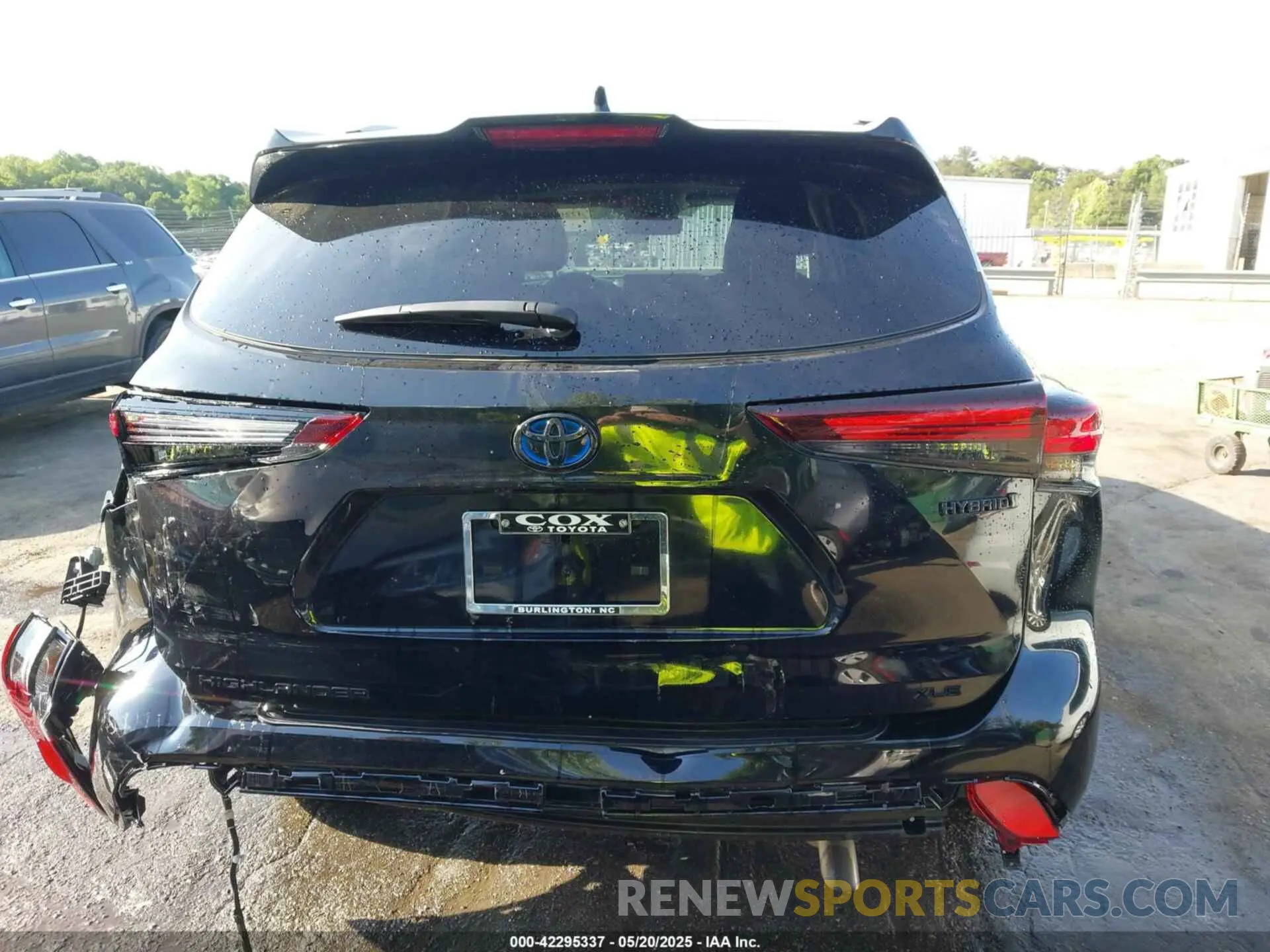 16 Photograph of a damaged car 5TDKARAH3RS529855 TOYOTA HIGHLANDER HYBRID 2024