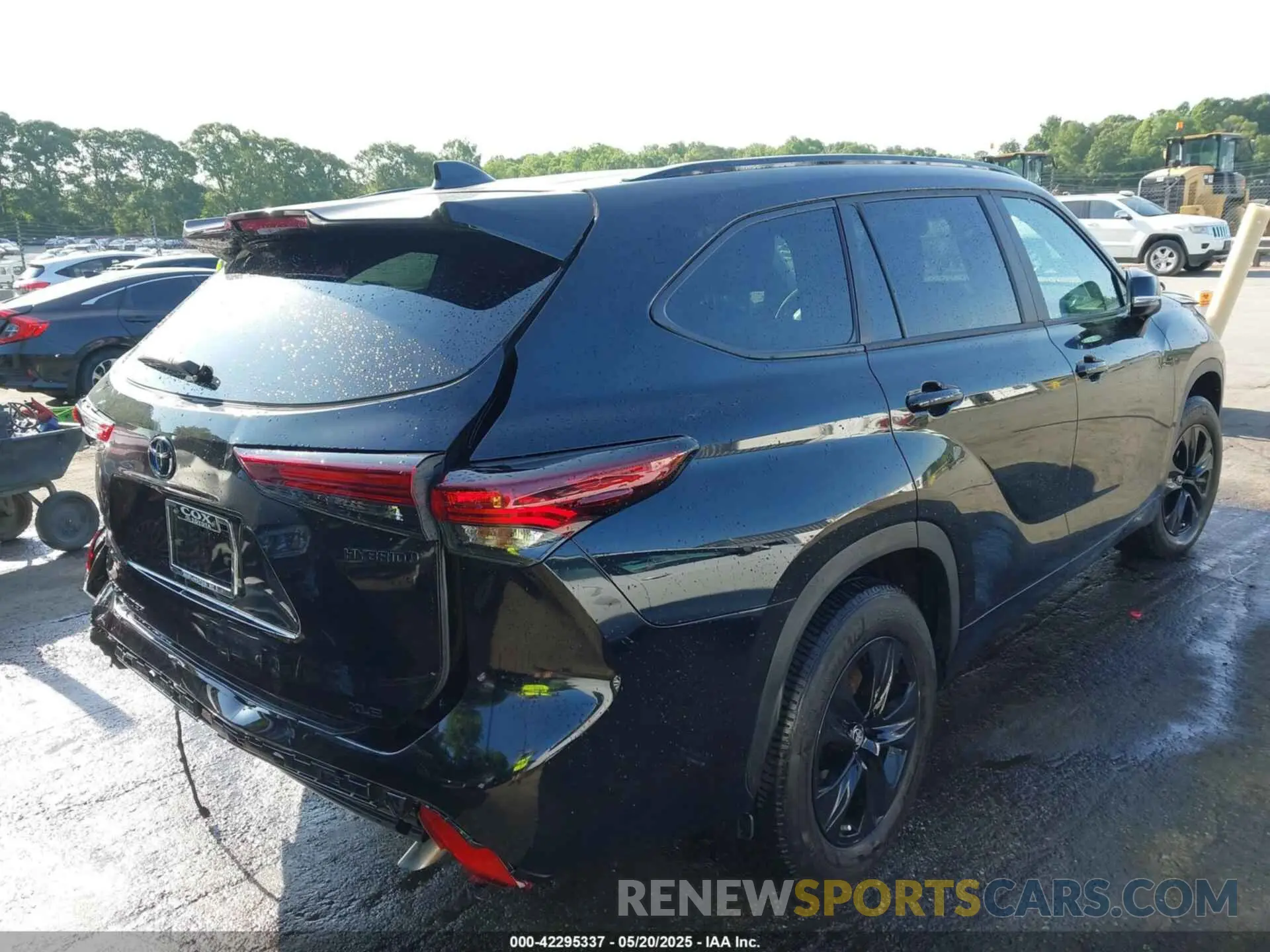 4 Photograph of a damaged car 5TDKARAH3RS529855 TOYOTA HIGHLANDER HYBRID 2024