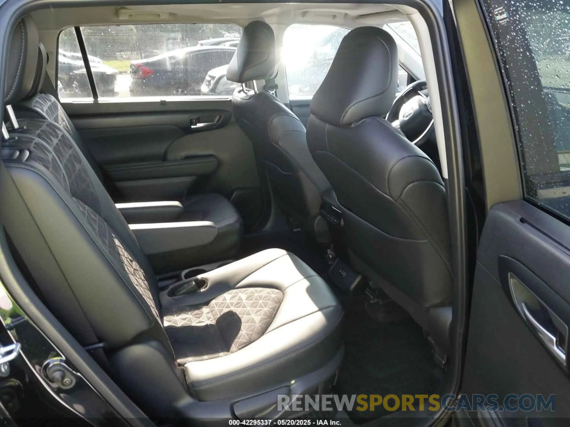 8 Photograph of a damaged car 5TDKARAH3RS529855 TOYOTA HIGHLANDER HYBRID 2024
