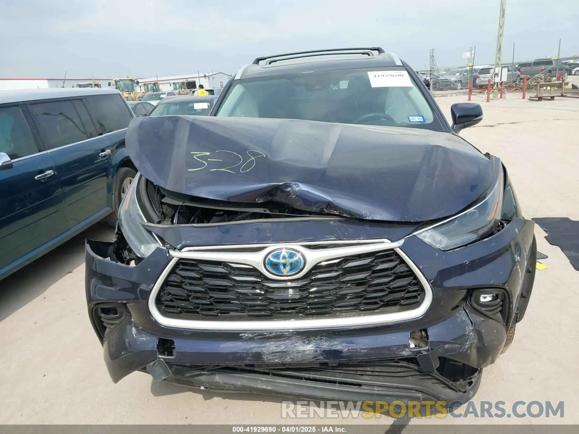 12 Photograph of a damaged car 5TDKARAH3RS531380 TOYOTA HIGHLANDER HYBRID 2024