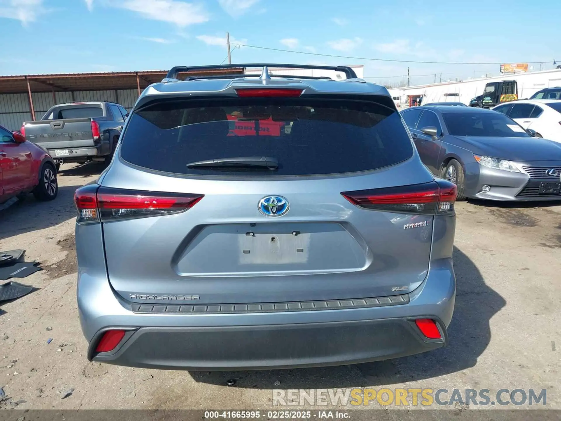 17 Photograph of a damaged car 5TDKARAH8RS024068 TOYOTA HIGHLANDER HYBRID 2024