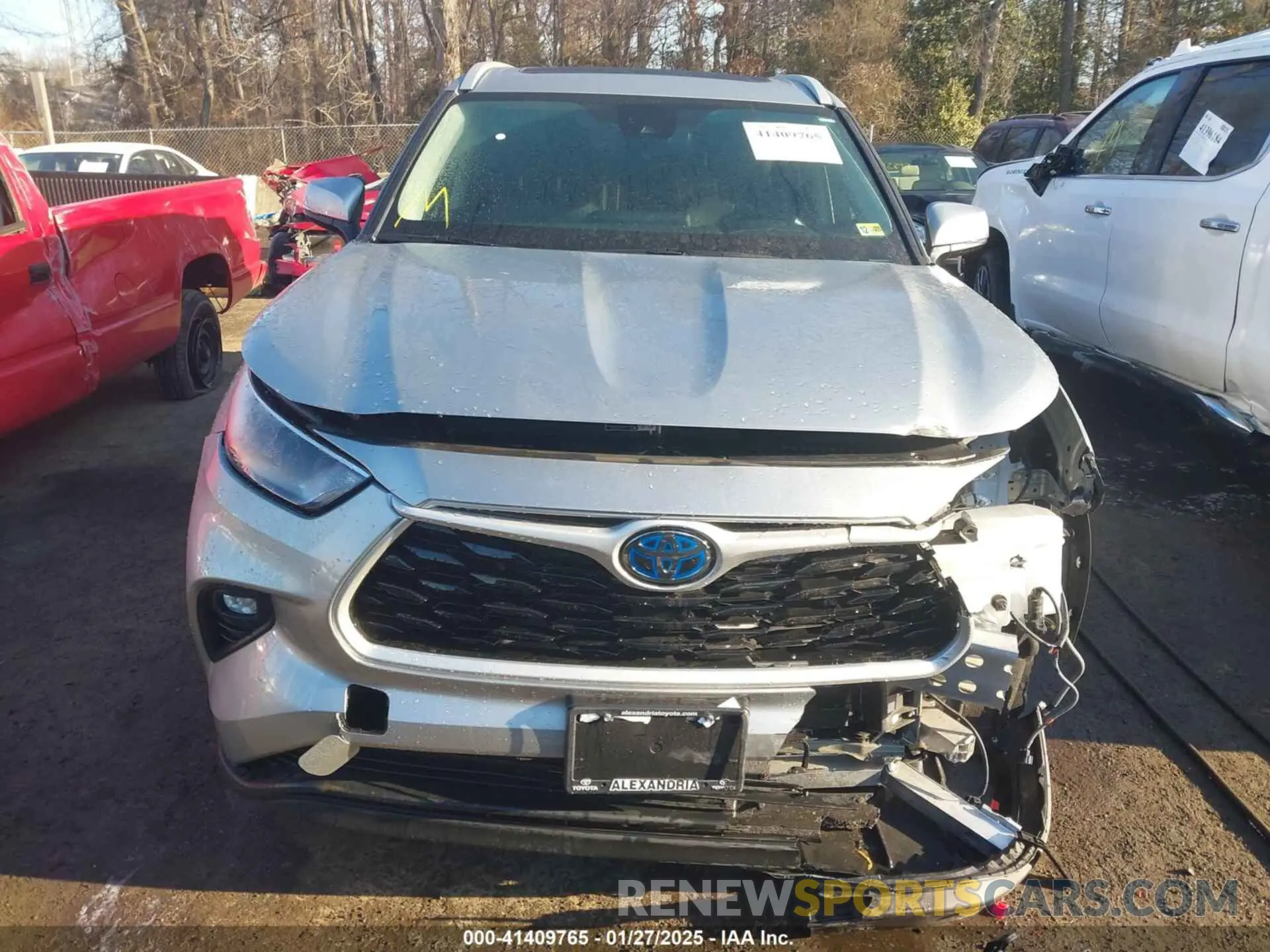 12 Photograph of a damaged car 5TDKBRCH6RS612934 TOYOTA HIGHLANDER HYBRID 2024