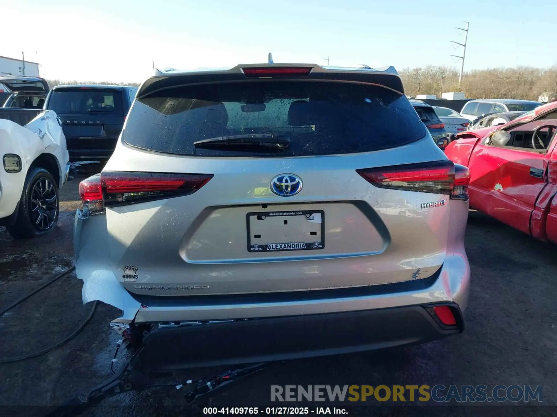 16 Photograph of a damaged car 5TDKBRCH6RS612934 TOYOTA HIGHLANDER HYBRID 2024