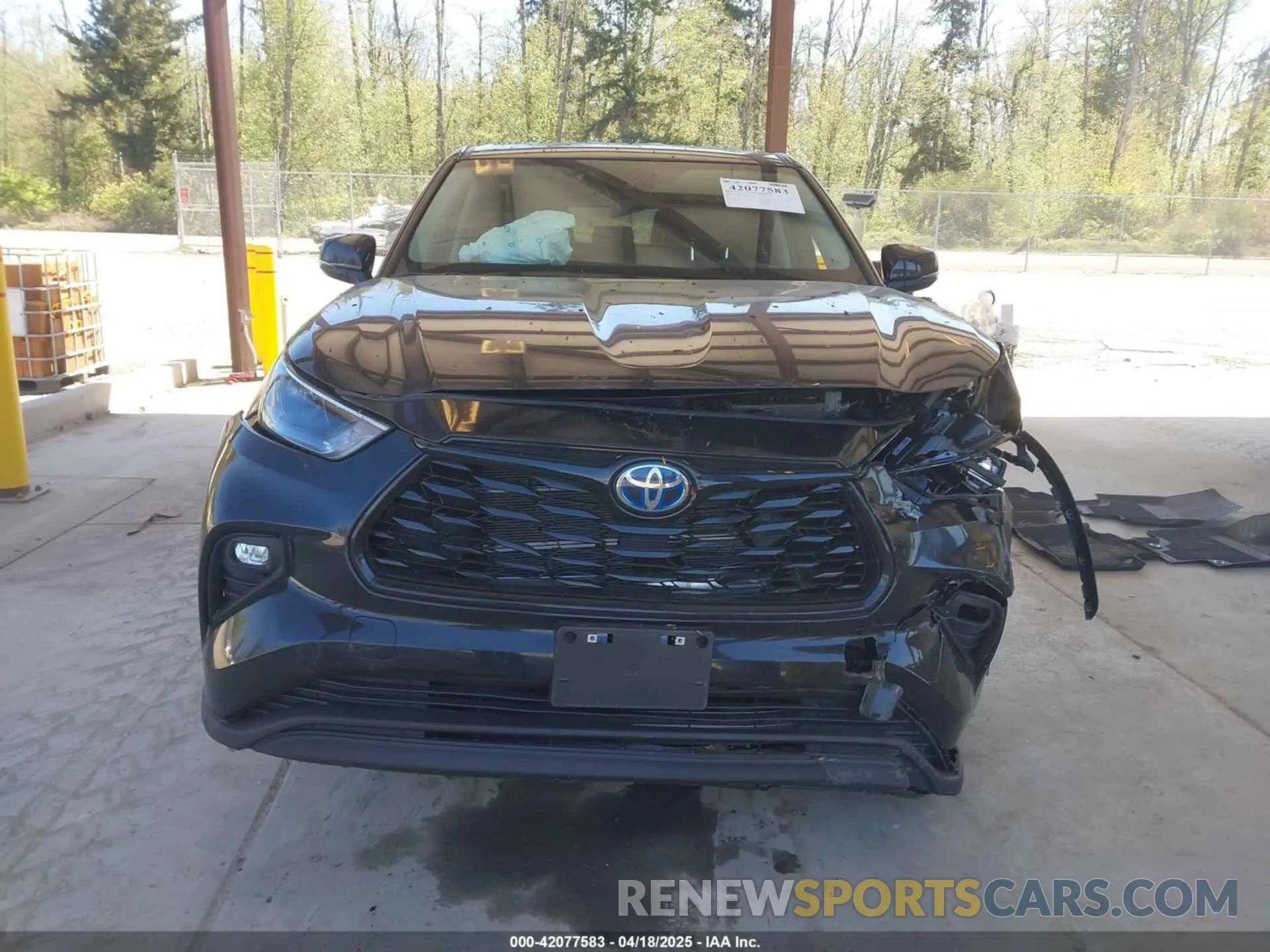 12 Photograph of a damaged car 5TDKBRCH8RS139375 TOYOTA HIGHLANDER HYBRID 2024