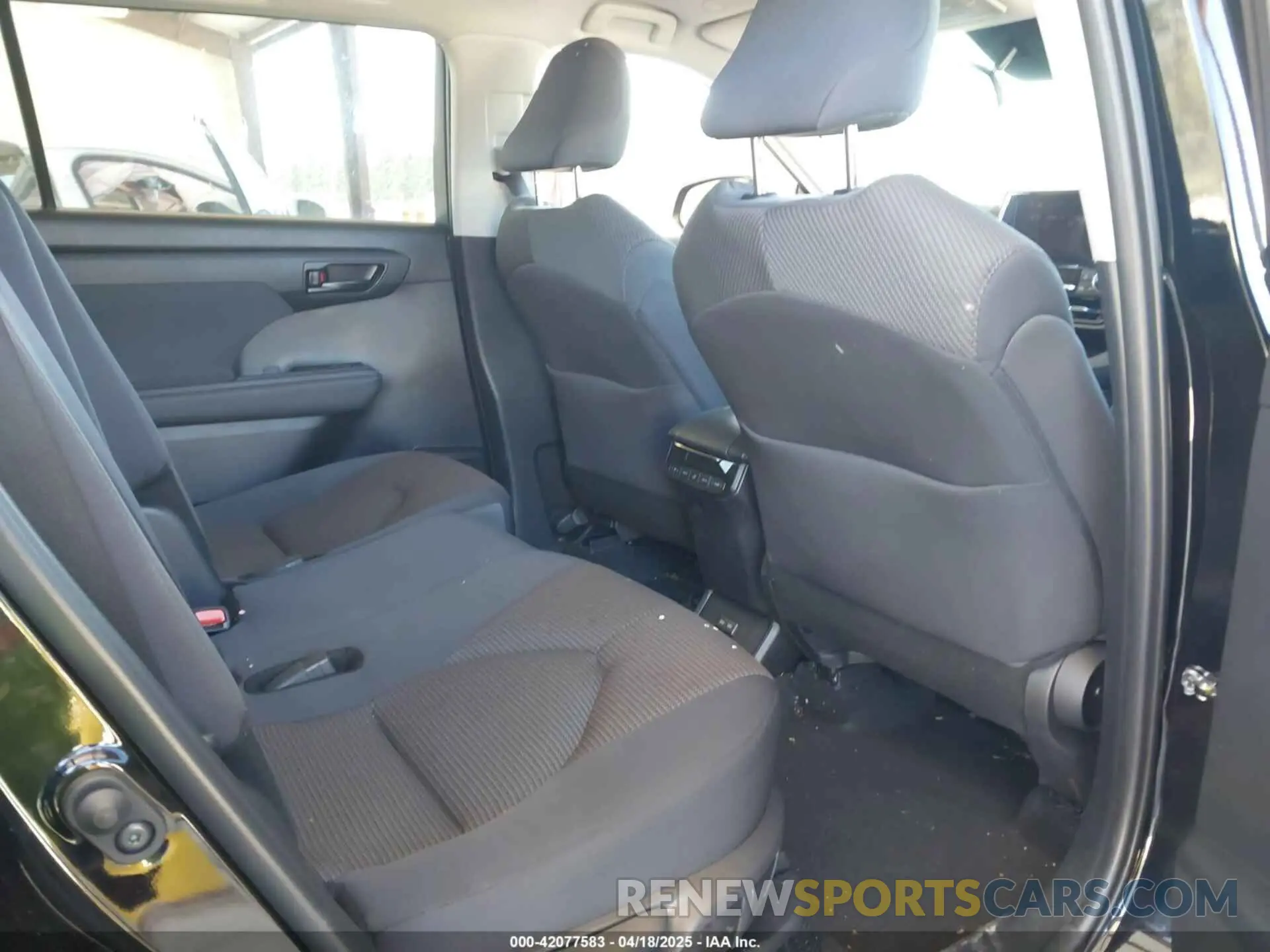 8 Photograph of a damaged car 5TDKBRCH8RS139375 TOYOTA HIGHLANDER HYBRID 2024