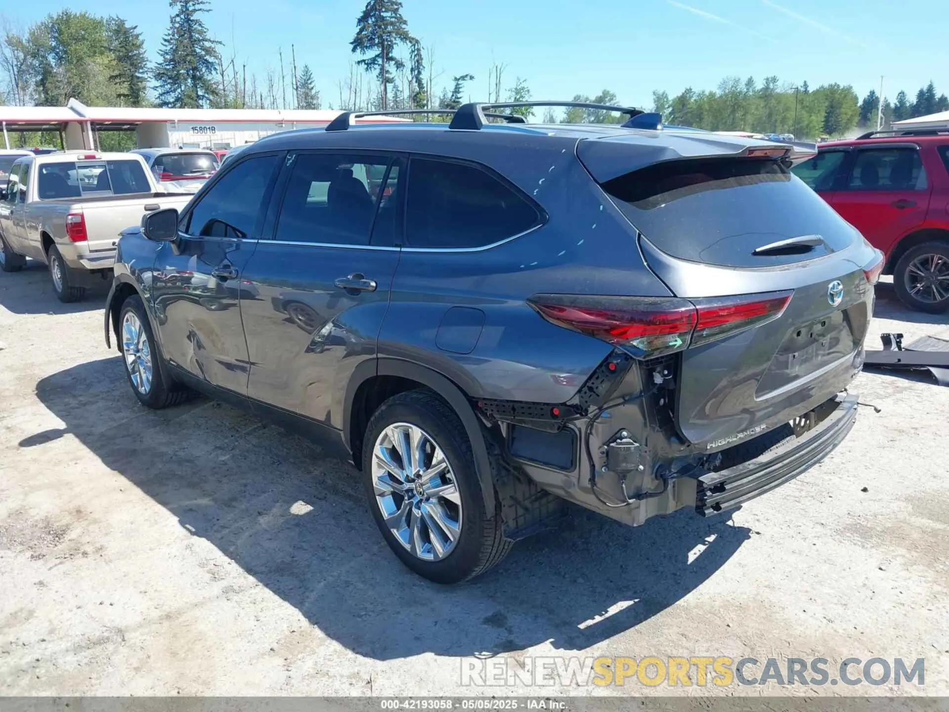 3 Photograph of a damaged car 5TDXBRCH1RS612605 TOYOTA HIGHLANDER HYBRID 2024