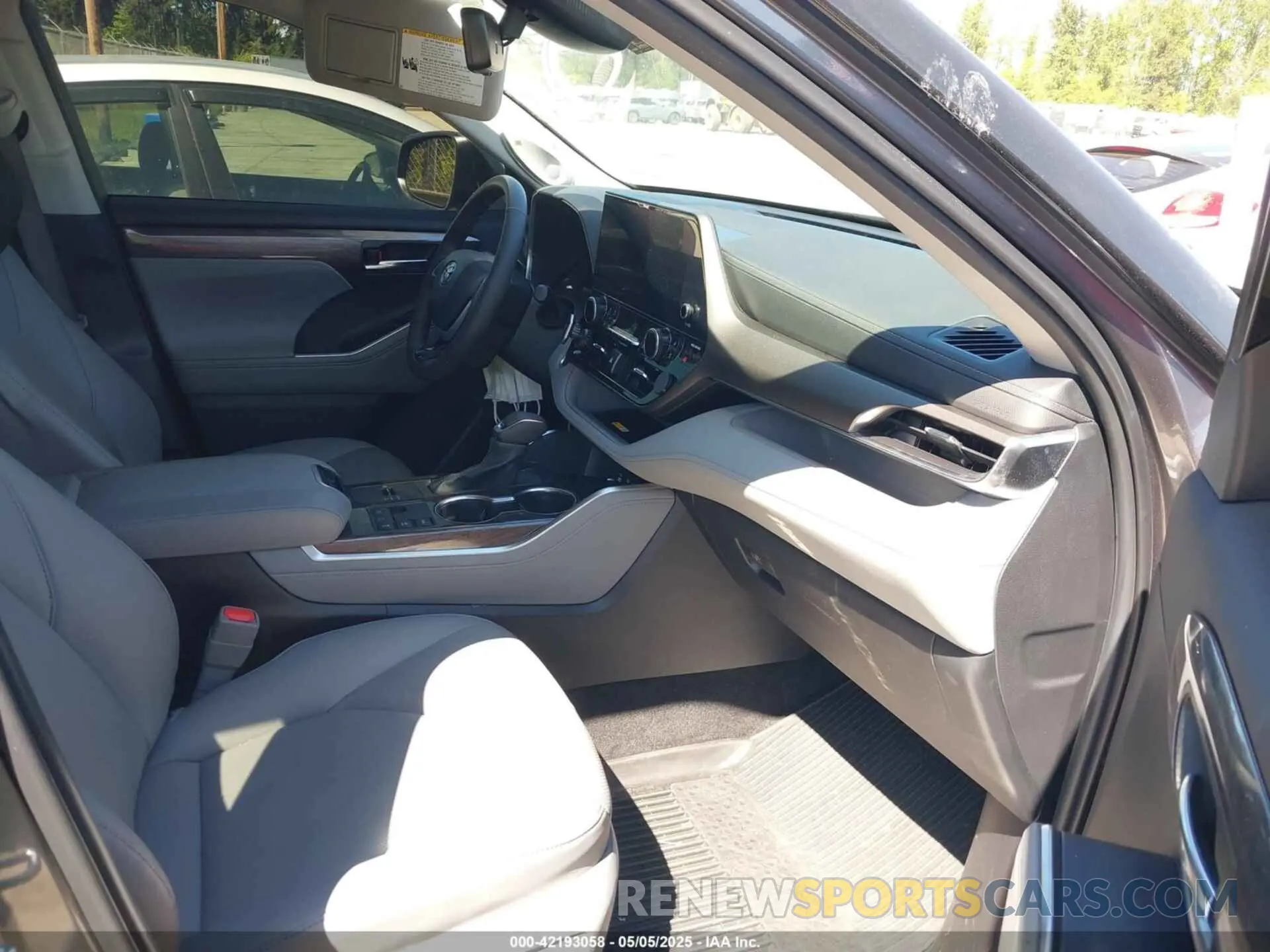 5 Photograph of a damaged car 5TDXBRCH1RS612605 TOYOTA HIGHLANDER HYBRID 2024