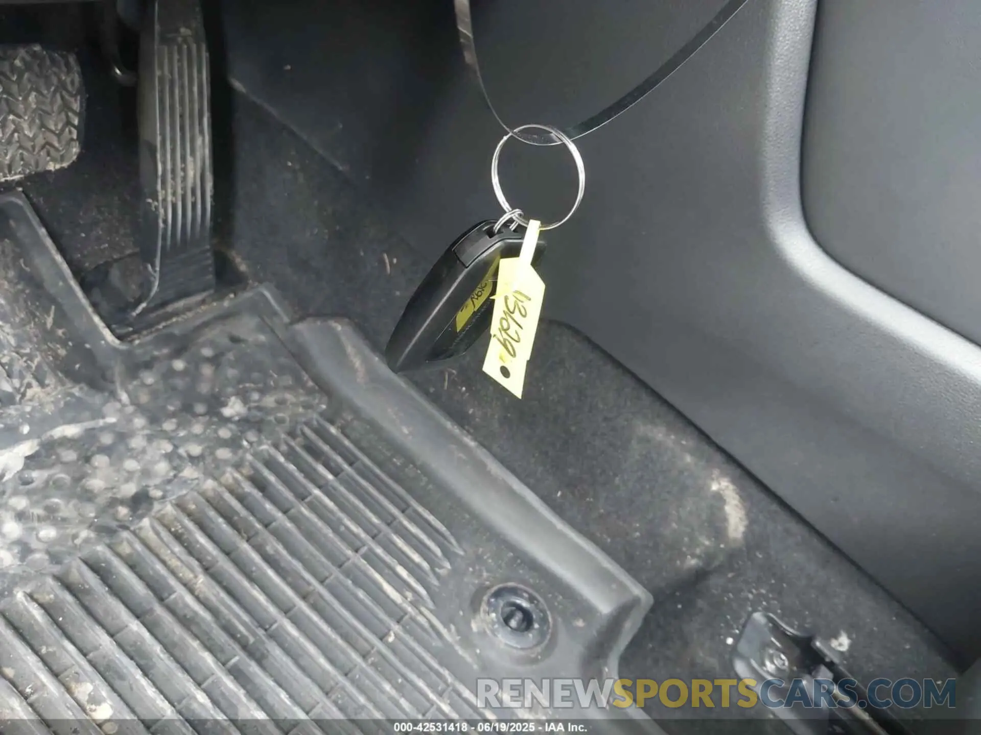 11 Photograph of a damaged car 5TDXBRCH2RS603069 TOYOTA HIGHLANDER HYBRID 2024