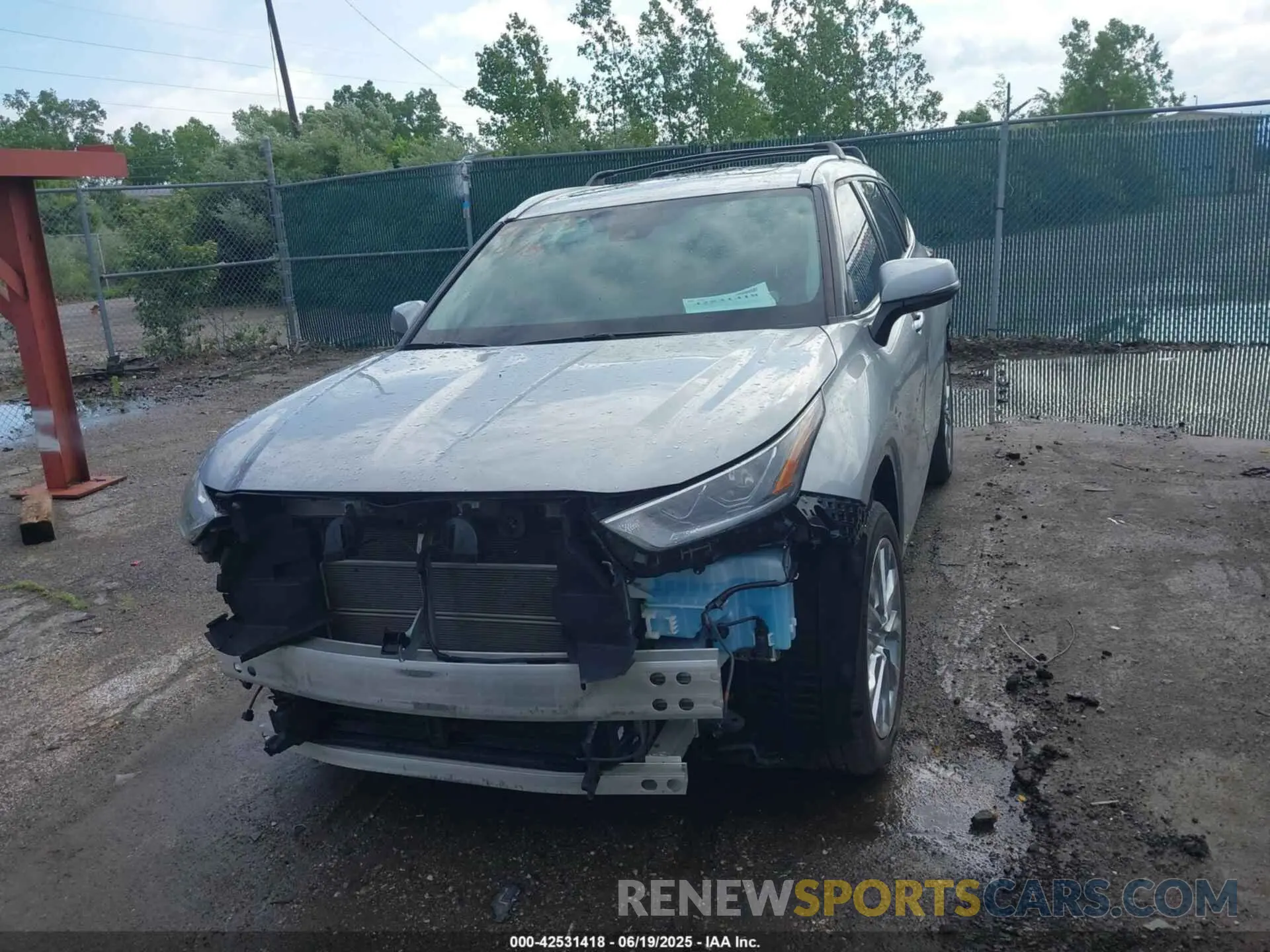 13 Photograph of a damaged car 5TDXBRCH2RS603069 TOYOTA HIGHLANDER HYBRID 2024