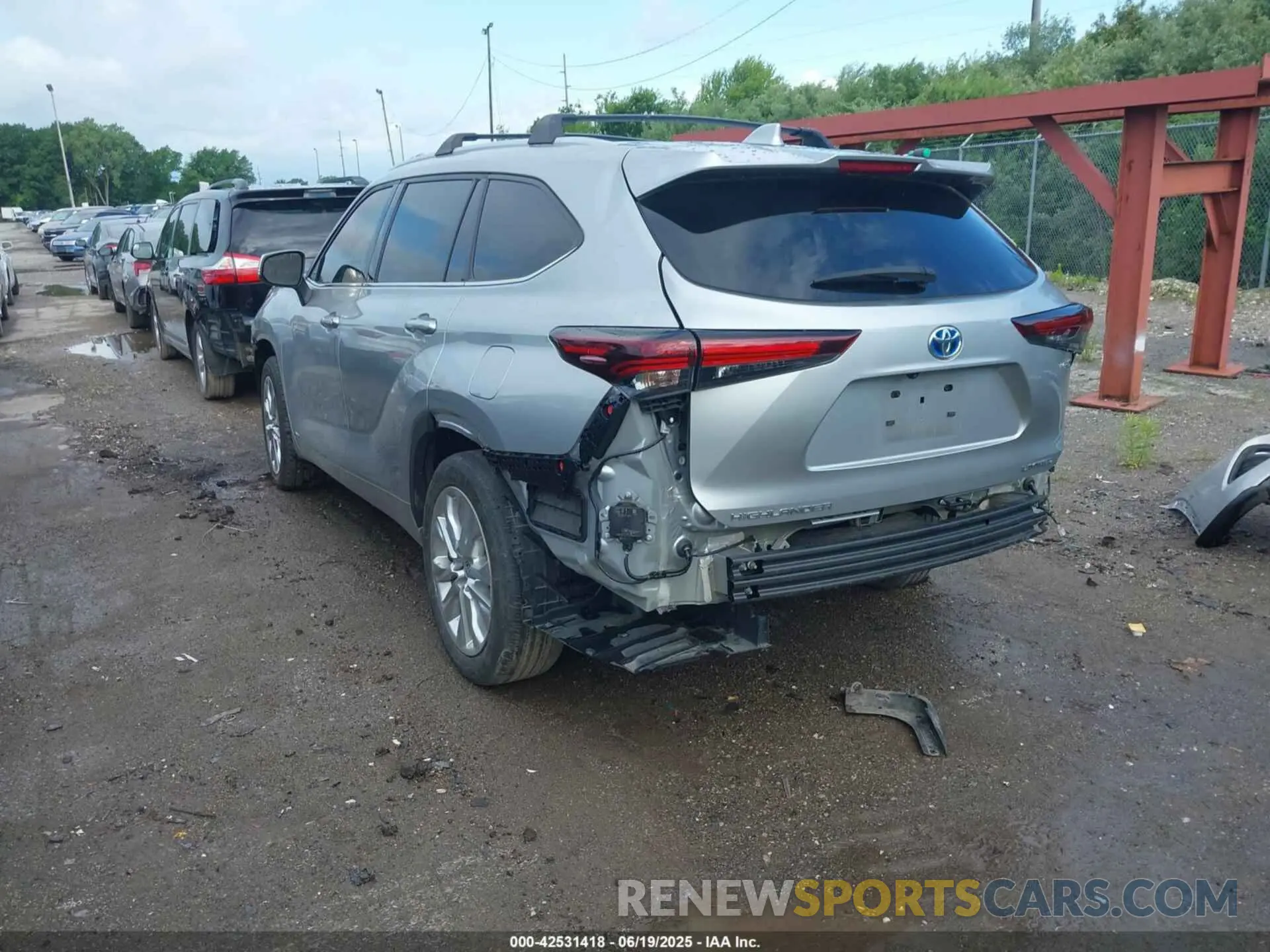 3 Photograph of a damaged car 5TDXBRCH2RS603069 TOYOTA HIGHLANDER HYBRID 2024