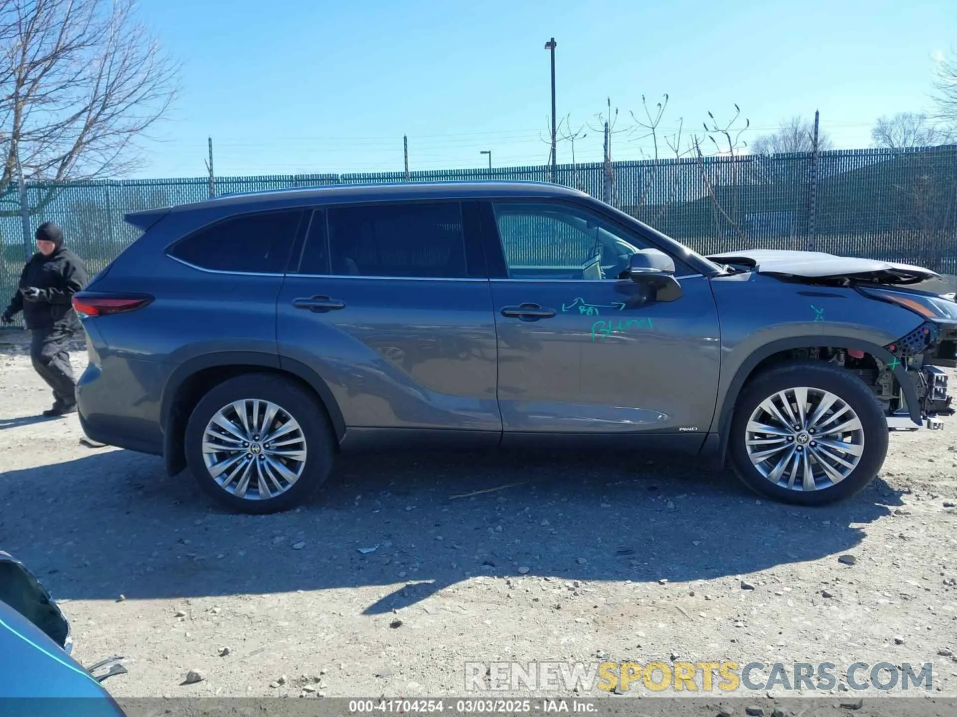 12 Photograph of a damaged car 5TDEBRCH2SS651751 TOYOTA HIGHLANDER HYBRID 2025