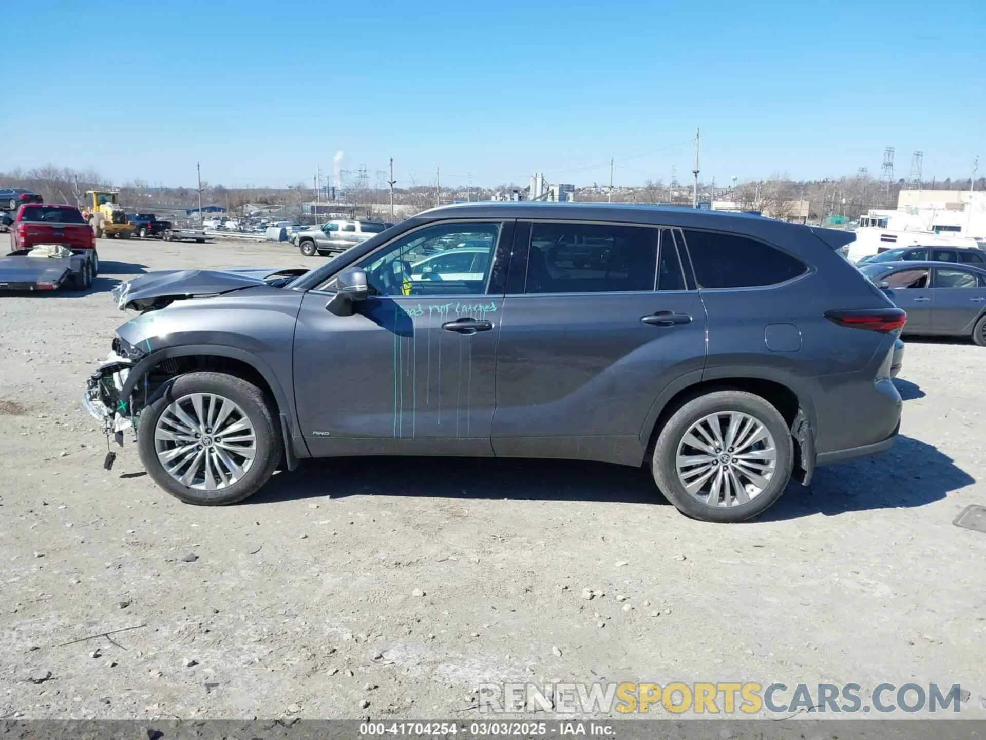13 Photograph of a damaged car 5TDEBRCH2SS651751 TOYOTA HIGHLANDER HYBRID 2025
