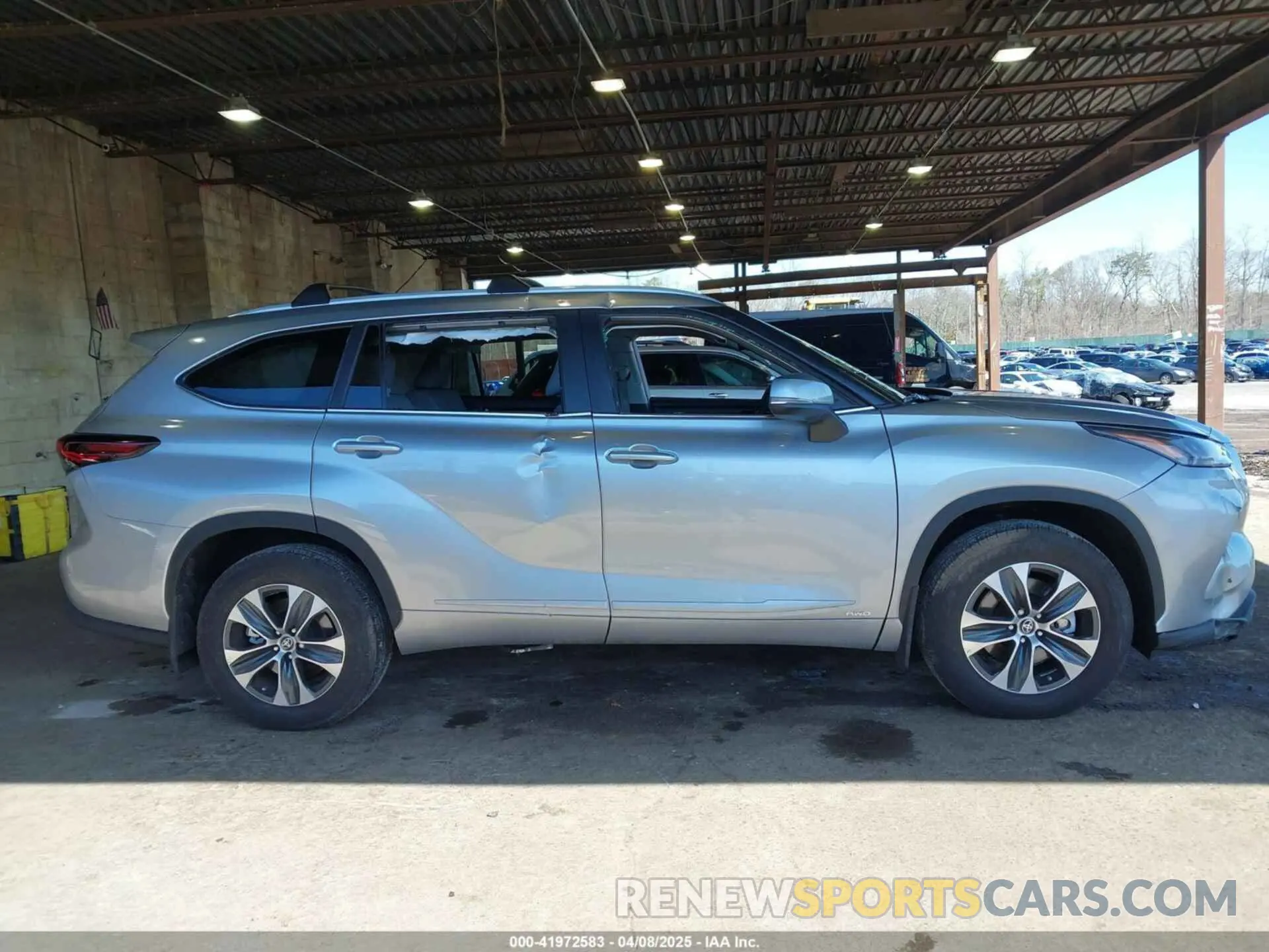 14 Photograph of a damaged car 5TDKBRCH7SS658102 TOYOTA HIGHLANDER HYBRID 2025