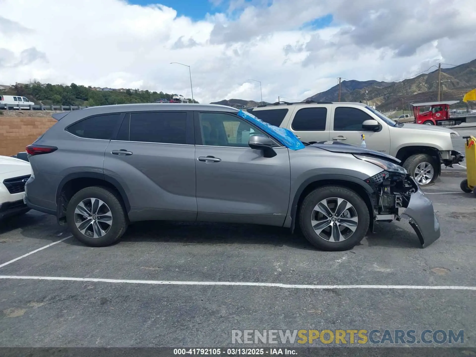 13 Photograph of a damaged car 5TDKBRCHXSS646154 TOYOTA HIGHLANDER HYBRID 2025