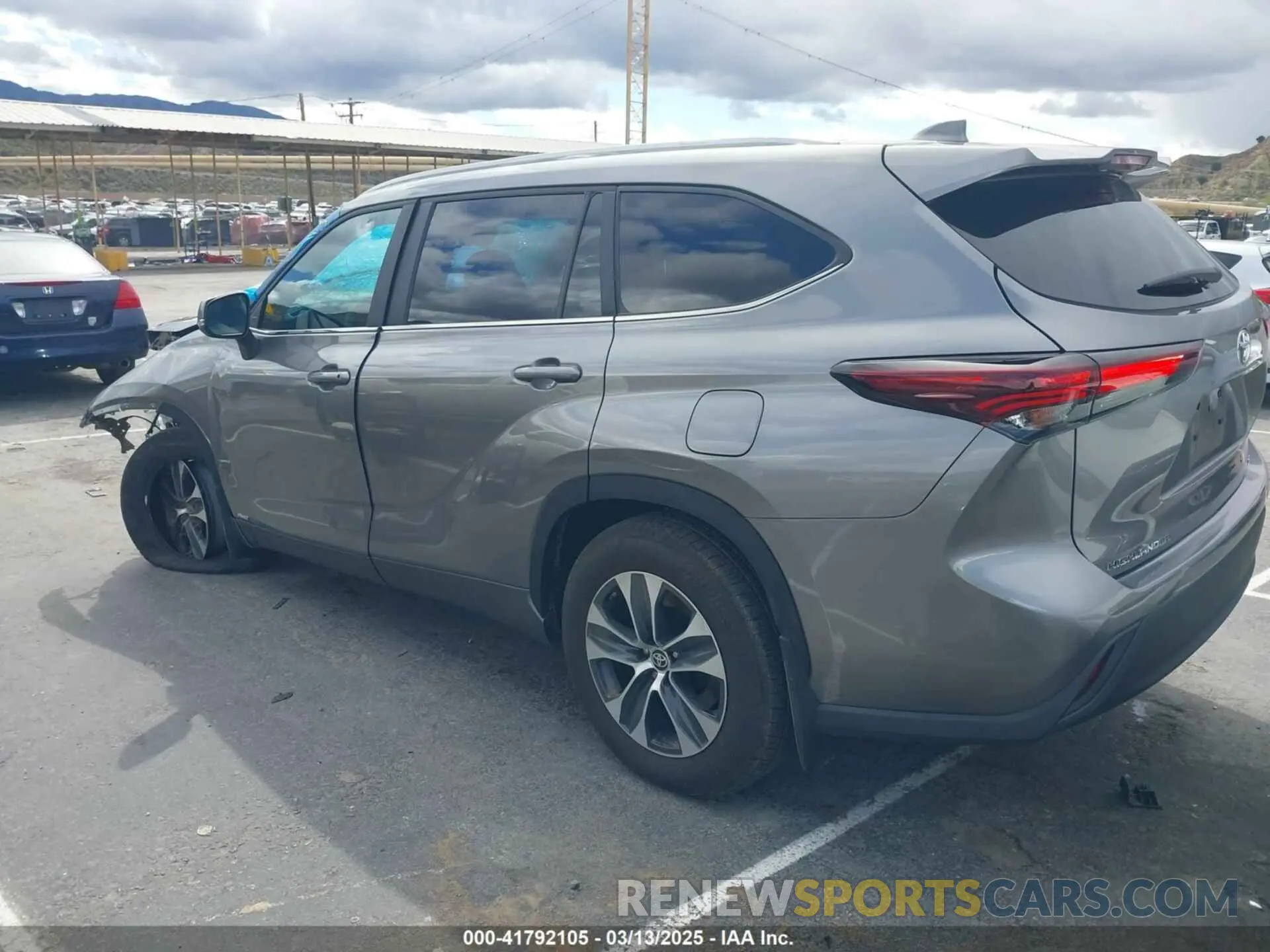3 Photograph of a damaged car 5TDKBRCHXSS646154 TOYOTA HIGHLANDER HYBRID 2025