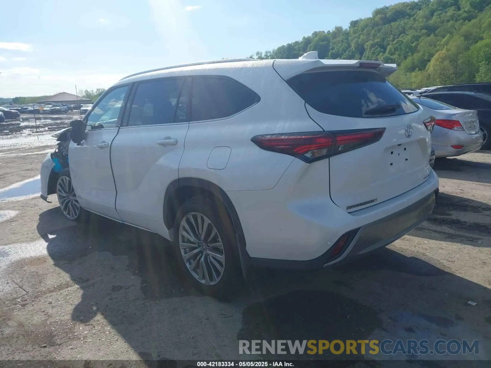 3 Photograph of a damaged car 5TDKBRCHXSS662712 TOYOTA HIGHLANDER HYBRID 2025