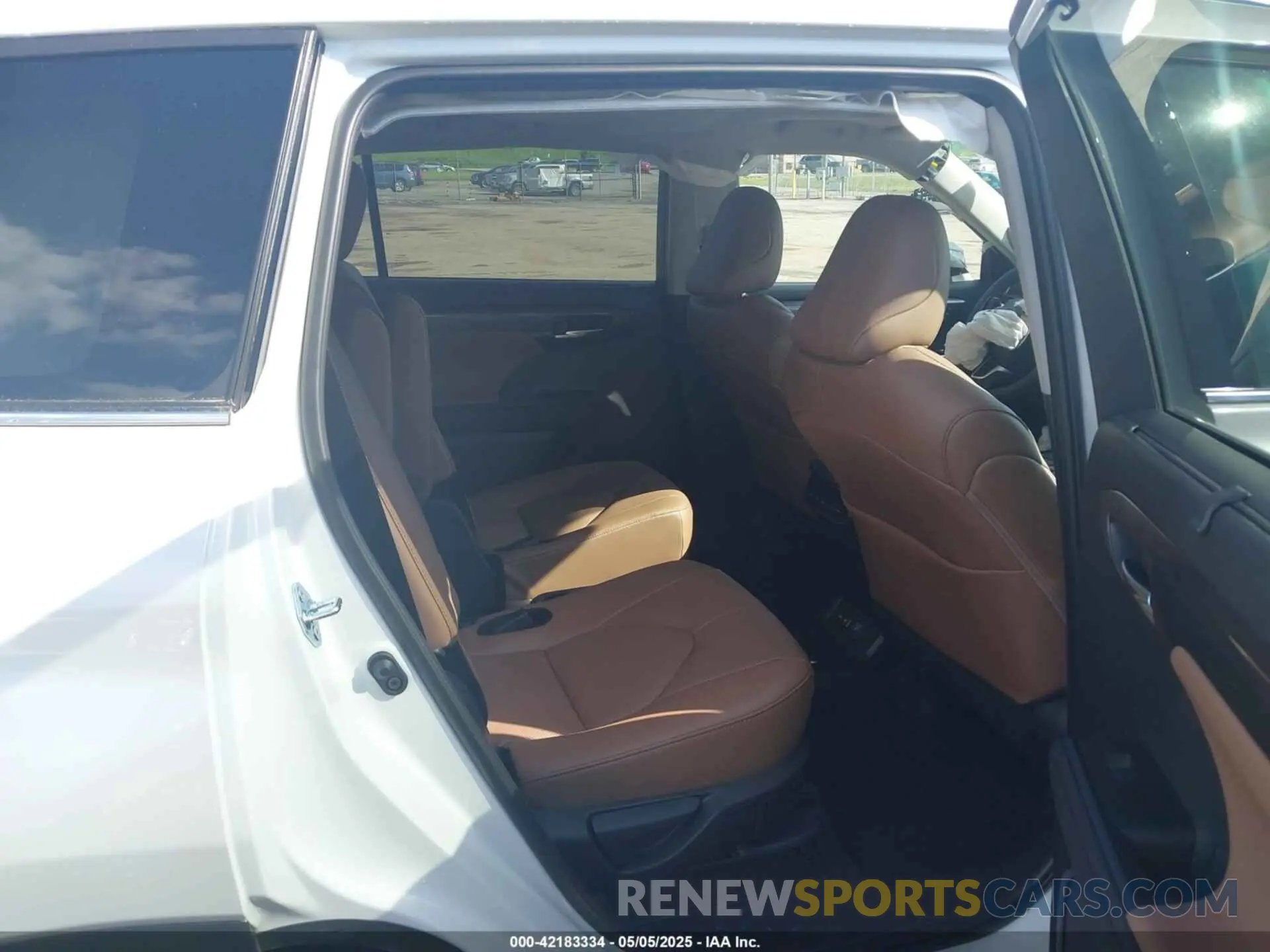 8 Photograph of a damaged car 5TDKBRCHXSS662712 TOYOTA HIGHLANDER HYBRID 2025