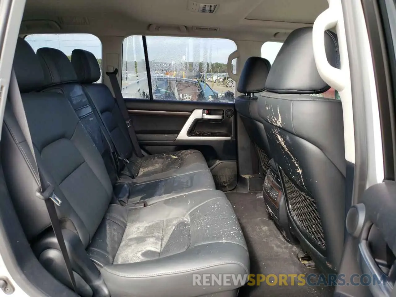 6 Photograph of a damaged car JTMCY7AJ6K4085735 TOYOTA LAND CRUIS 2019