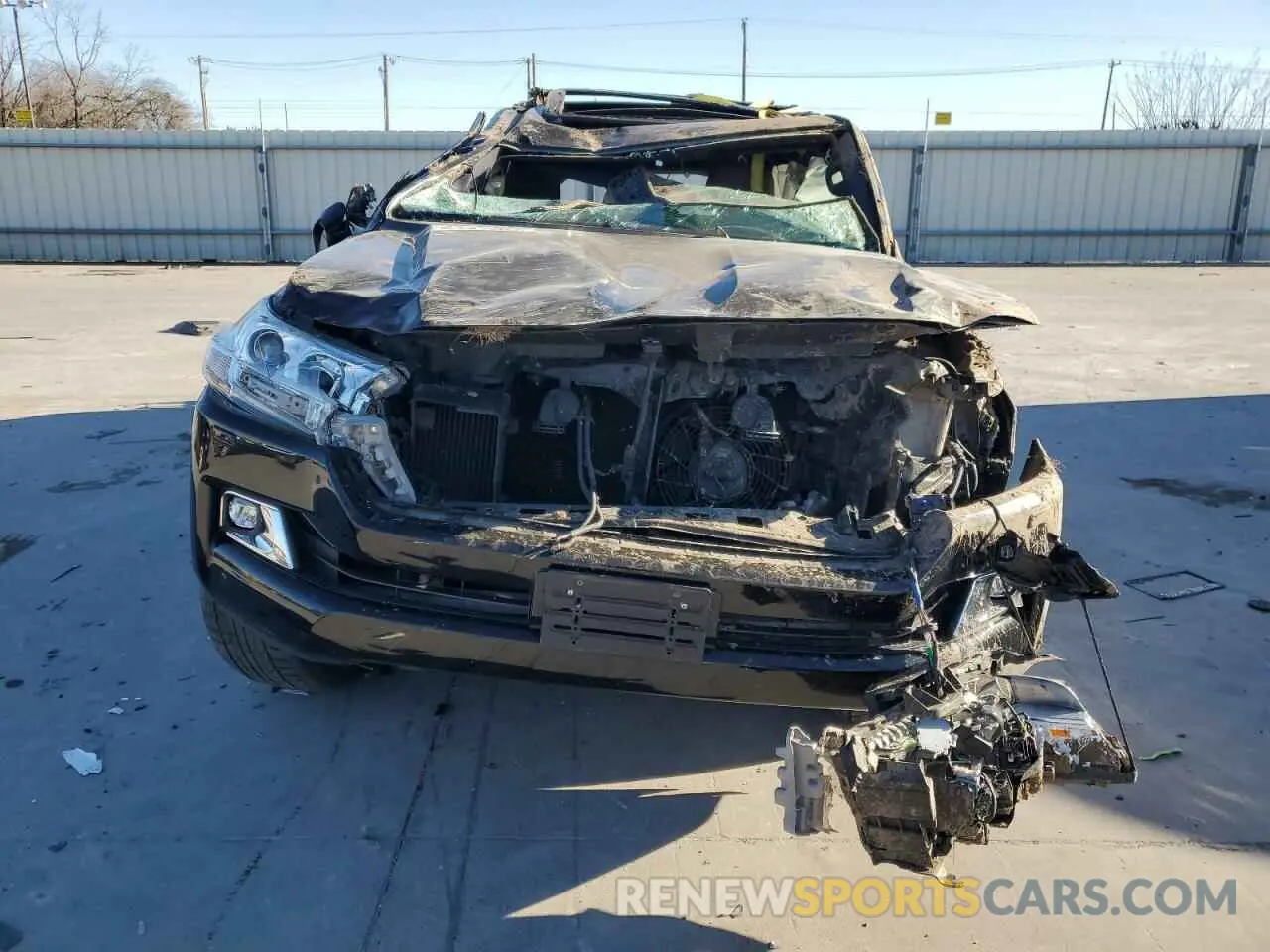 5 Photograph of a damaged car JTMCY7AJ9K4075684 TOYOTA LAND CRUIS 2019