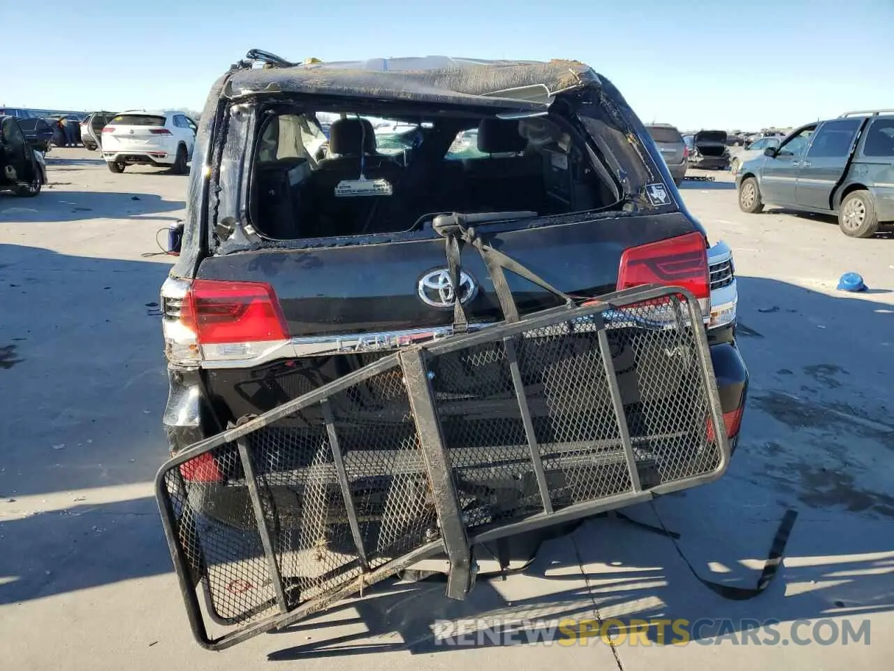 6 Photograph of a damaged car JTMCY7AJ9K4075684 TOYOTA LAND CRUIS 2019