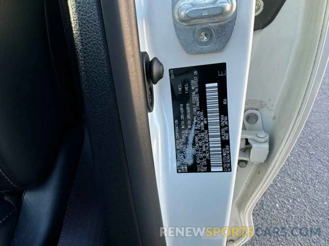 10 Photograph of a damaged car JTMCY7AJ4L4088294 TOYOTA LAND CRUIS 2020