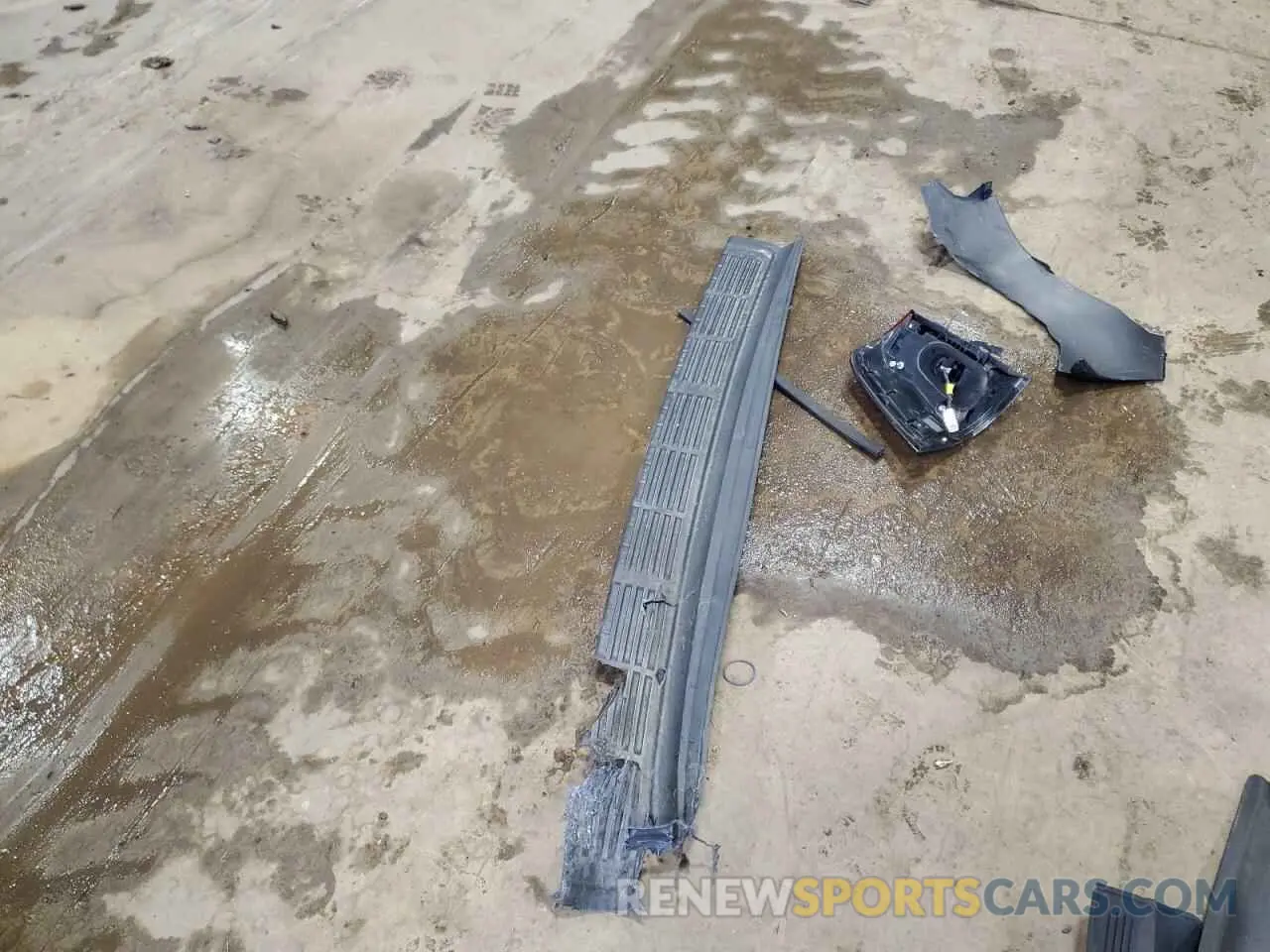 13 Photograph of a damaged car JTMCY7AJ5L4094265 TOYOTA LAND CRUIS 2020