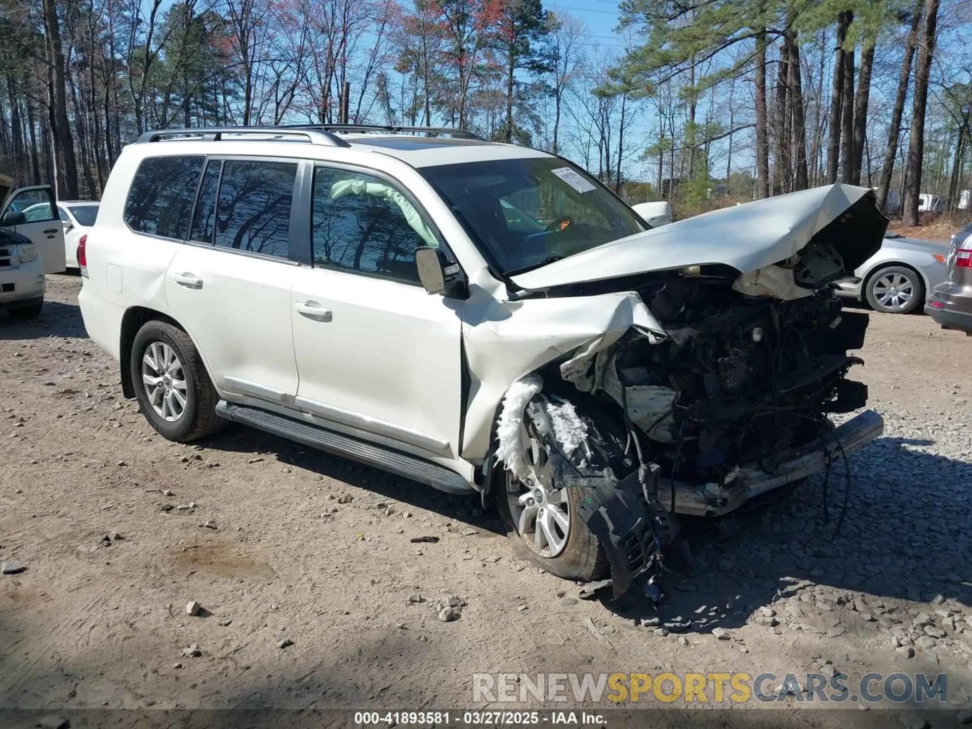 1 Photograph of a damaged car JTMCY7AJ3K4082162 TOYOTA LAND CRUISER 2019