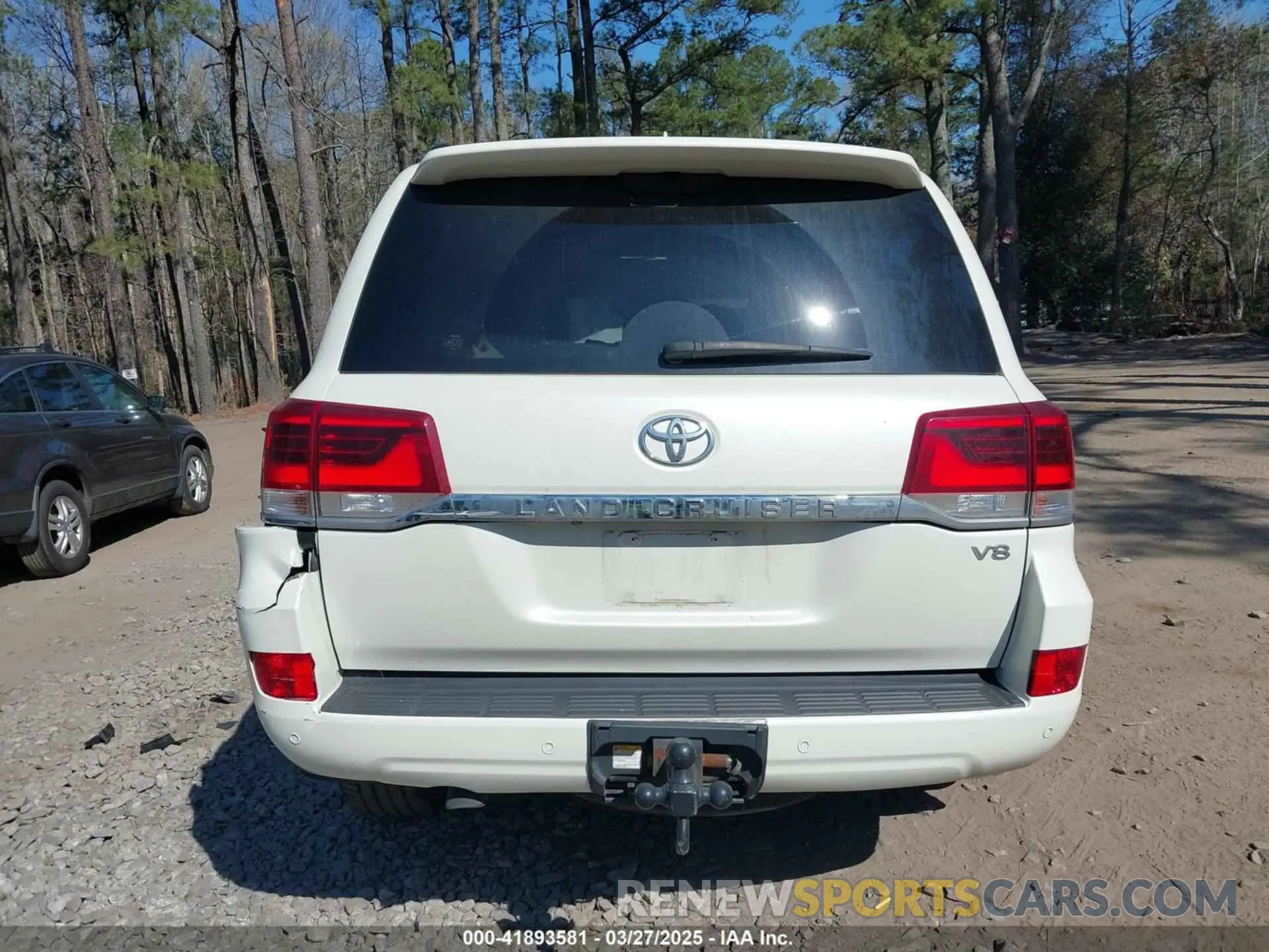 16 Photograph of a damaged car JTMCY7AJ3K4082162 TOYOTA LAND CRUISER 2019