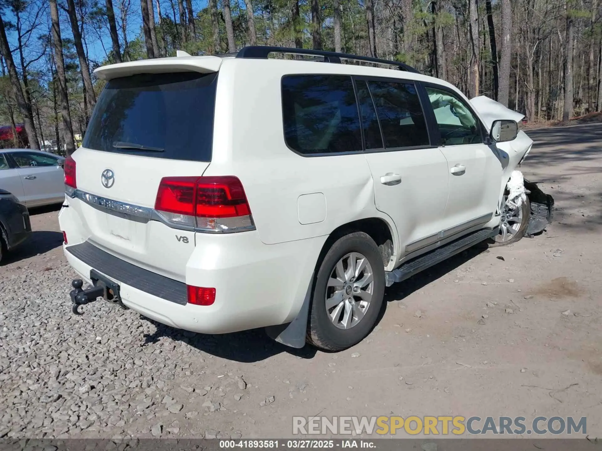 4 Photograph of a damaged car JTMCY7AJ3K4082162 TOYOTA LAND CRUISER 2019