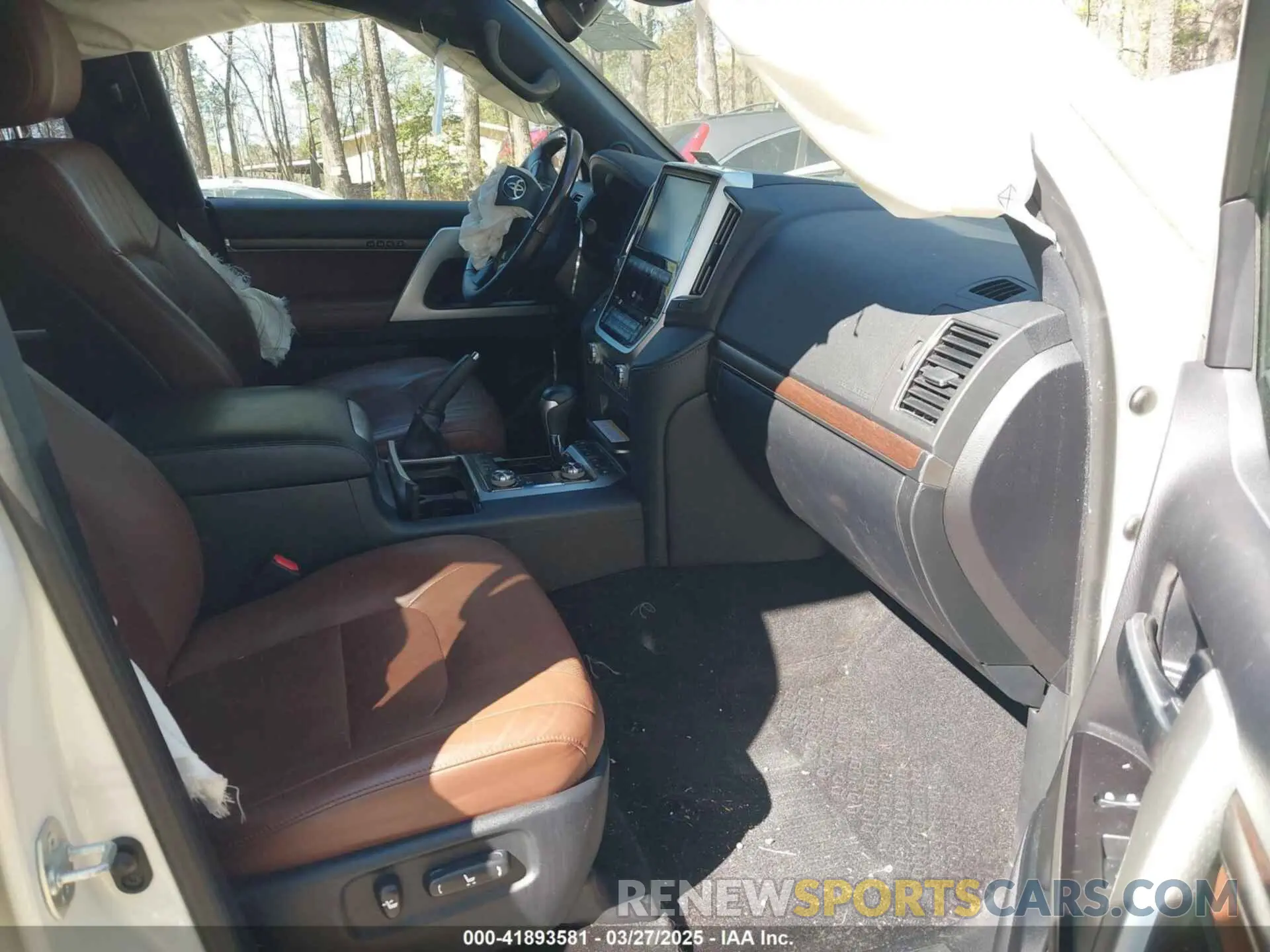 5 Photograph of a damaged car JTMCY7AJ3K4082162 TOYOTA LAND CRUISER 2019