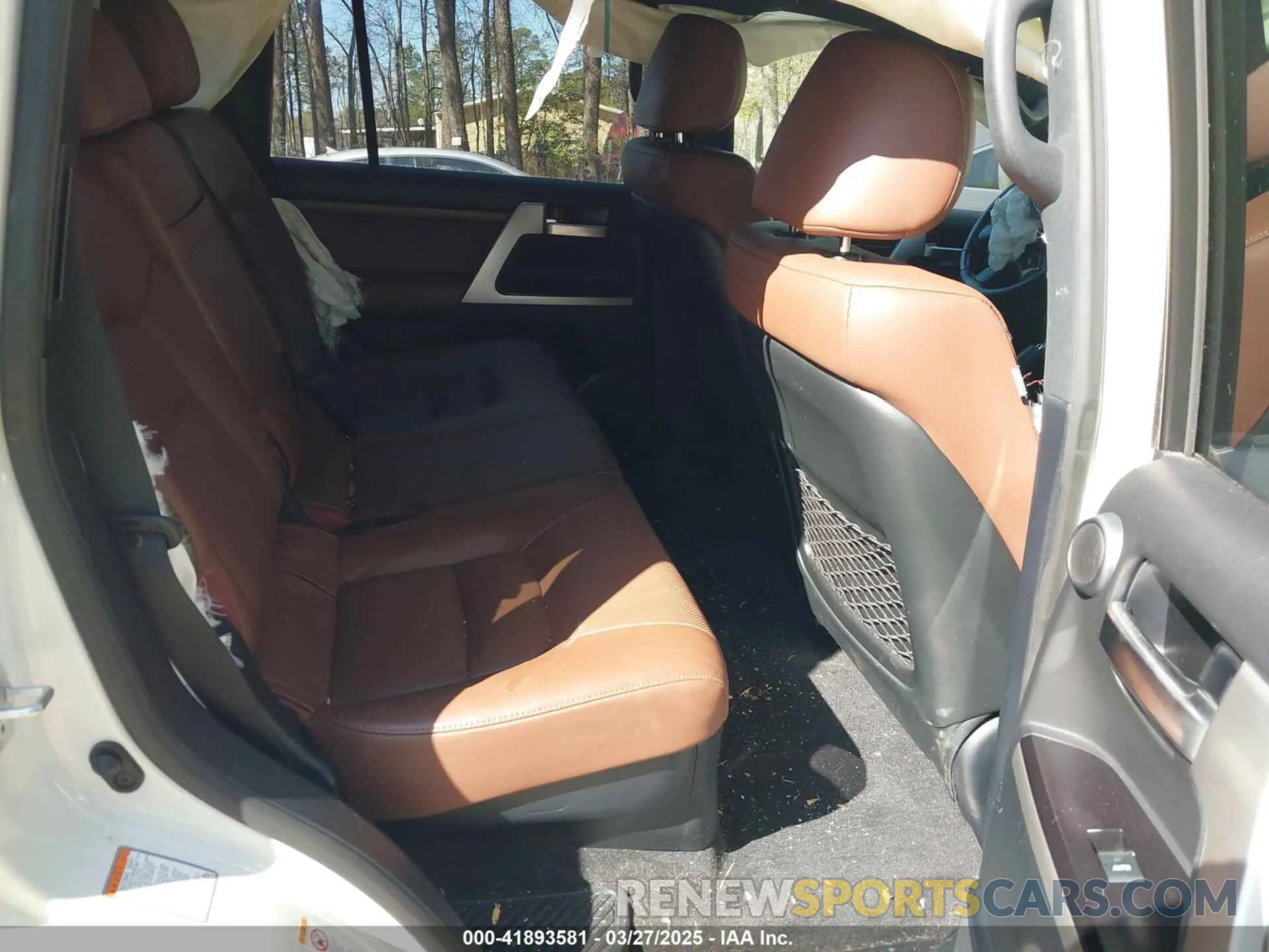 8 Photograph of a damaged car JTMCY7AJ3K4082162 TOYOTA LAND CRUISER 2019