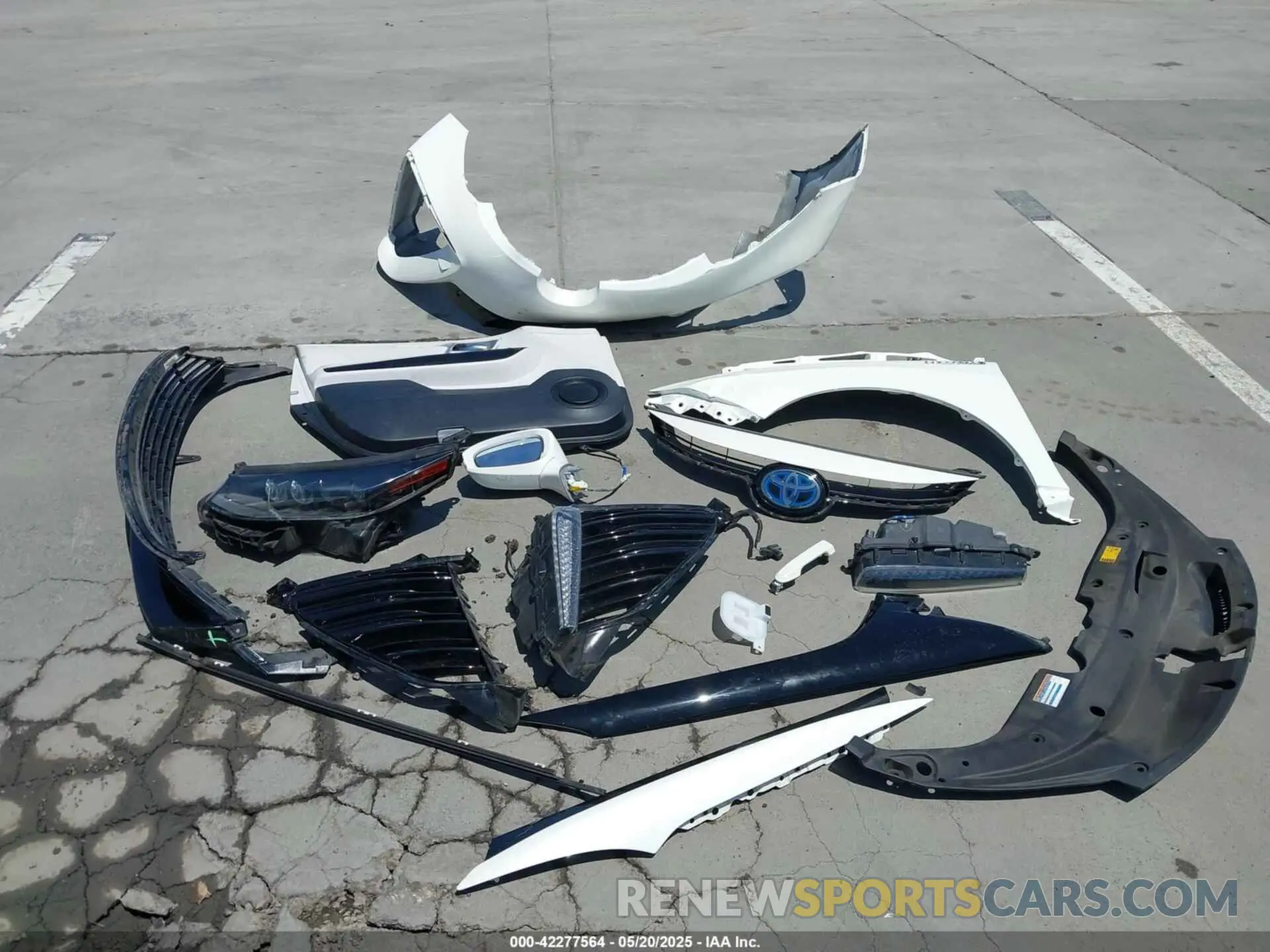 12 Photograph of a damaged car JTDBVRBD2KA007074 TOYOTA MIRAI 2019