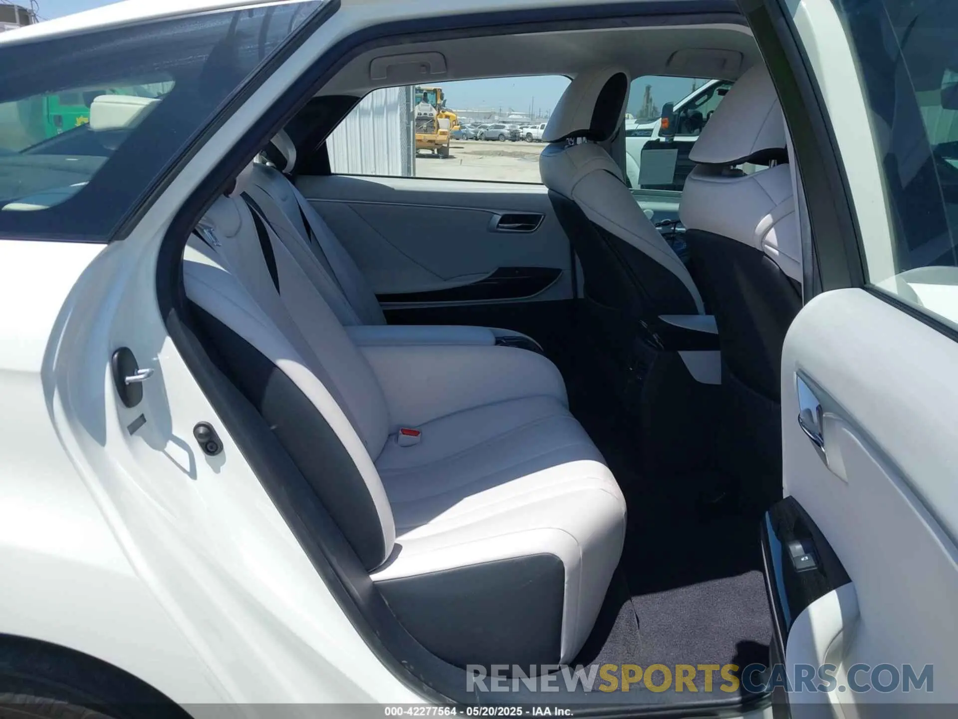 8 Photograph of a damaged car JTDBVRBD2KA007074 TOYOTA MIRAI 2019