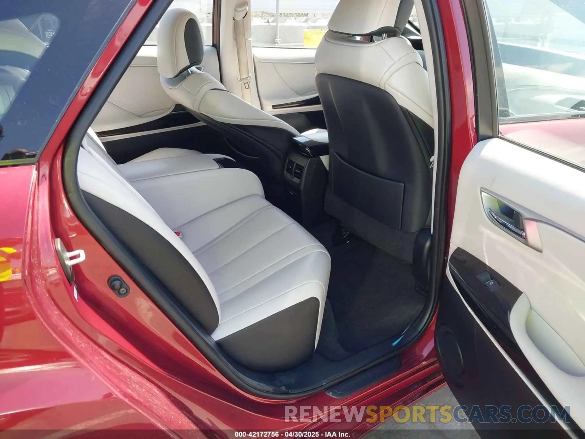 8 Photograph of a damaged car JTDBVRBD3KA007083 TOYOTA MIRAI 2019