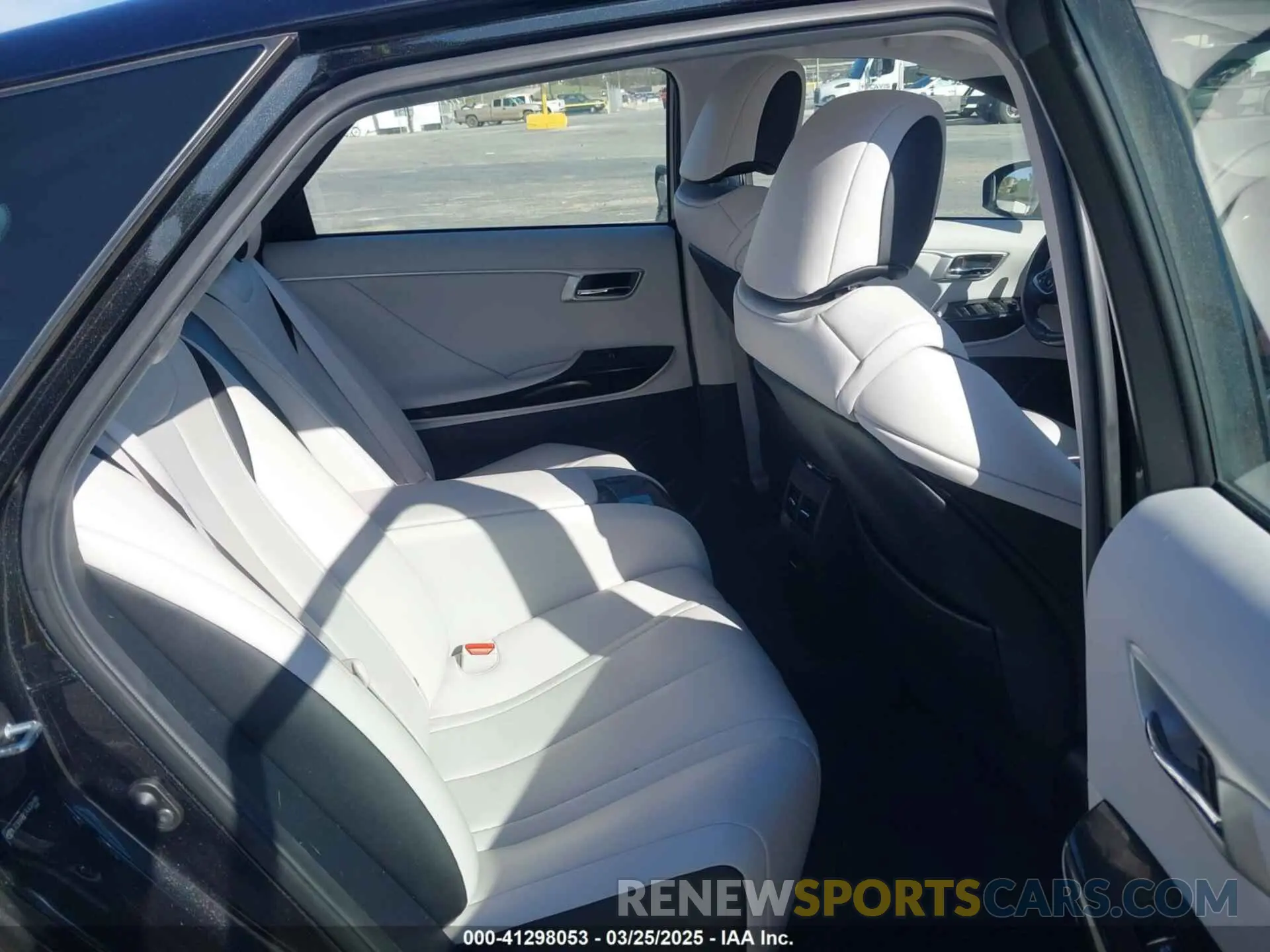 8 Photograph of a damaged car JTDBVRBD7KA006986 TOYOTA MIRAI 2019