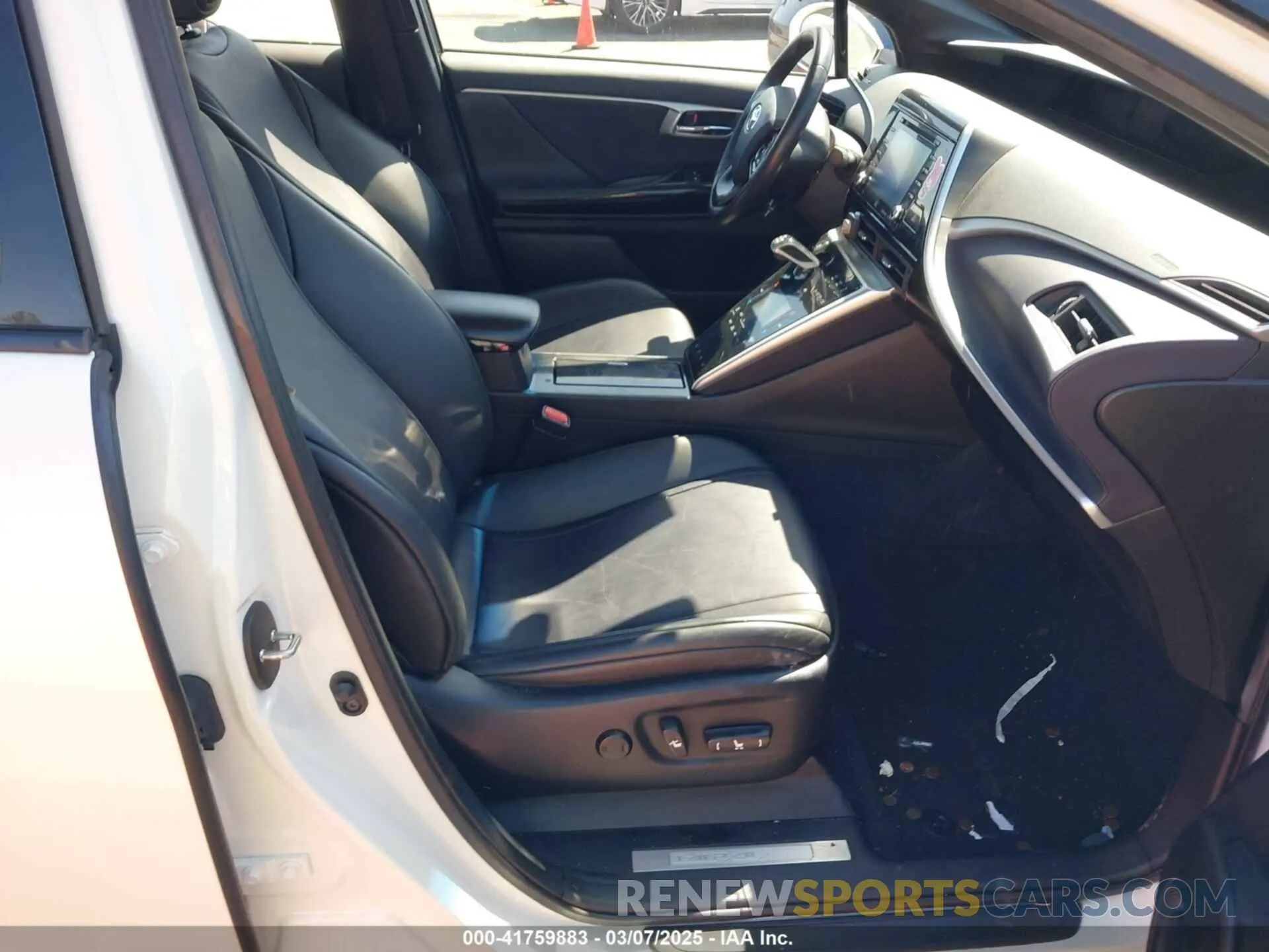 5 Photograph of a damaged car JTDBVRBD2LA008212 TOYOTA MIRAI 2020