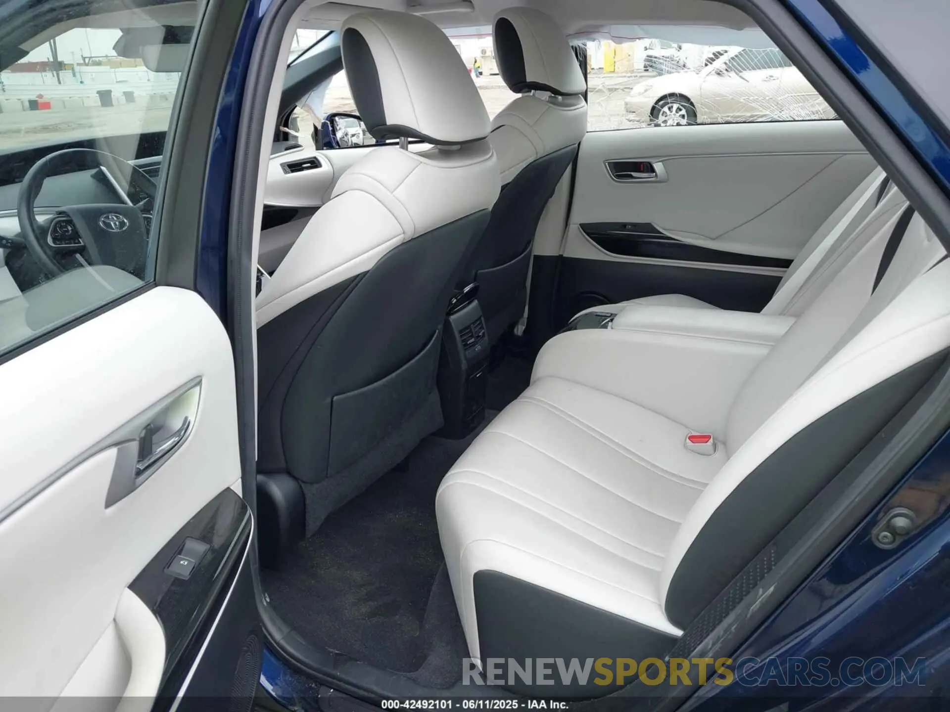 8 Photograph of a damaged car JTDBVRBDXLA008183 TOYOTA MIRAI 2020