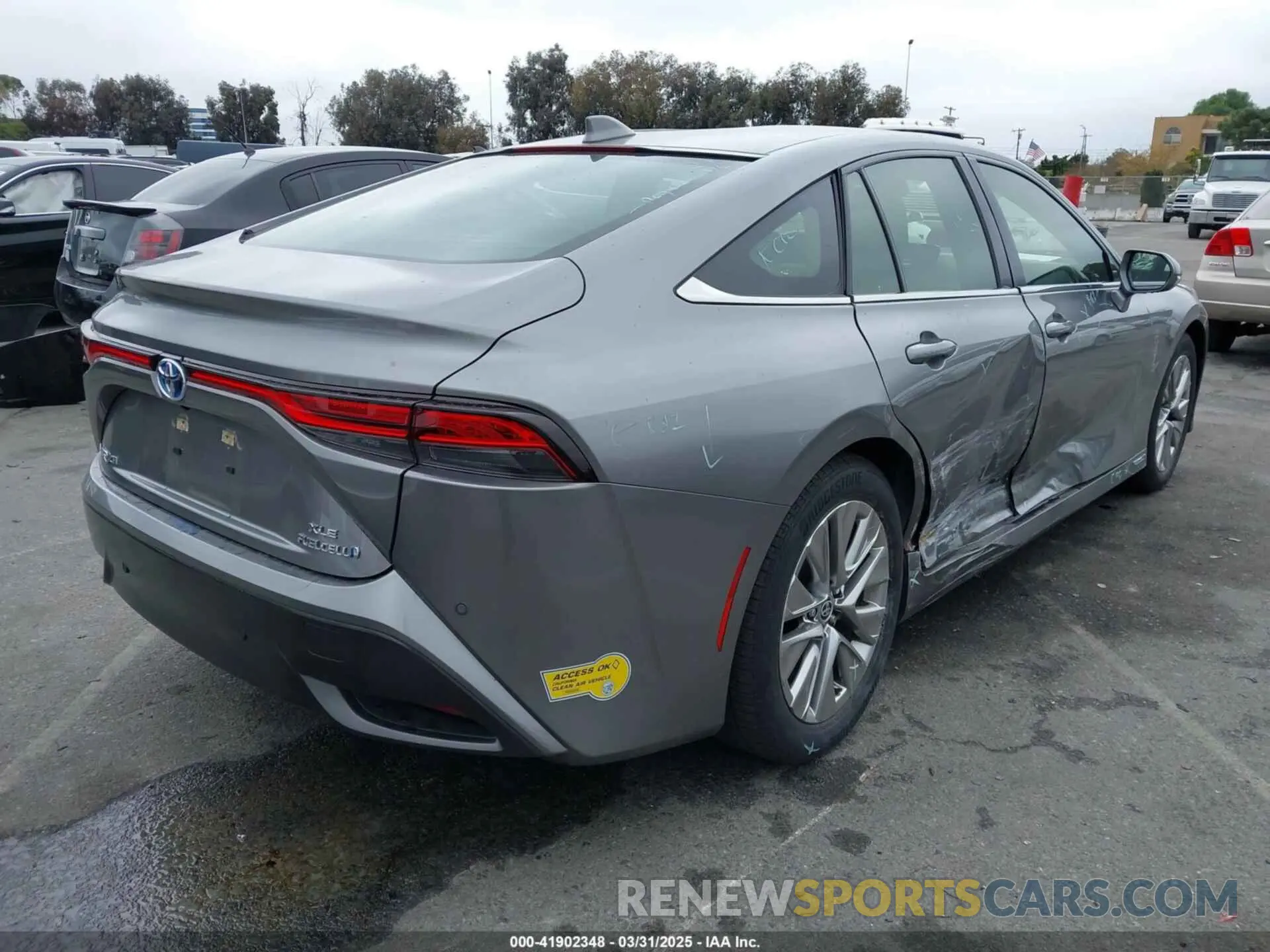 4 Photograph of a damaged car JTDAAAAA0NA004985 TOYOTA MIRAI 2022