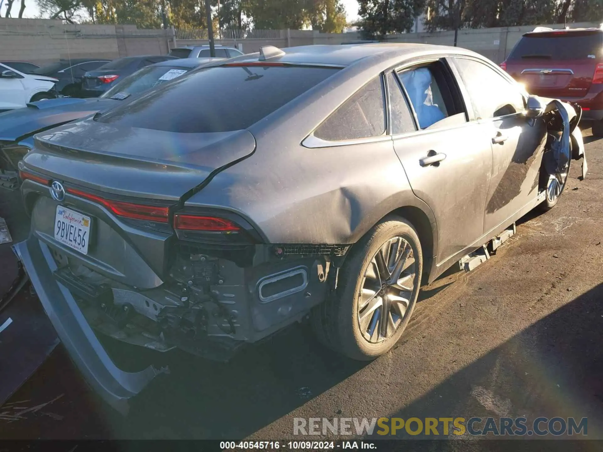 4 Photograph of a damaged car JTDAAAAA1NA005756 TOYOTA MIRAI 2022
