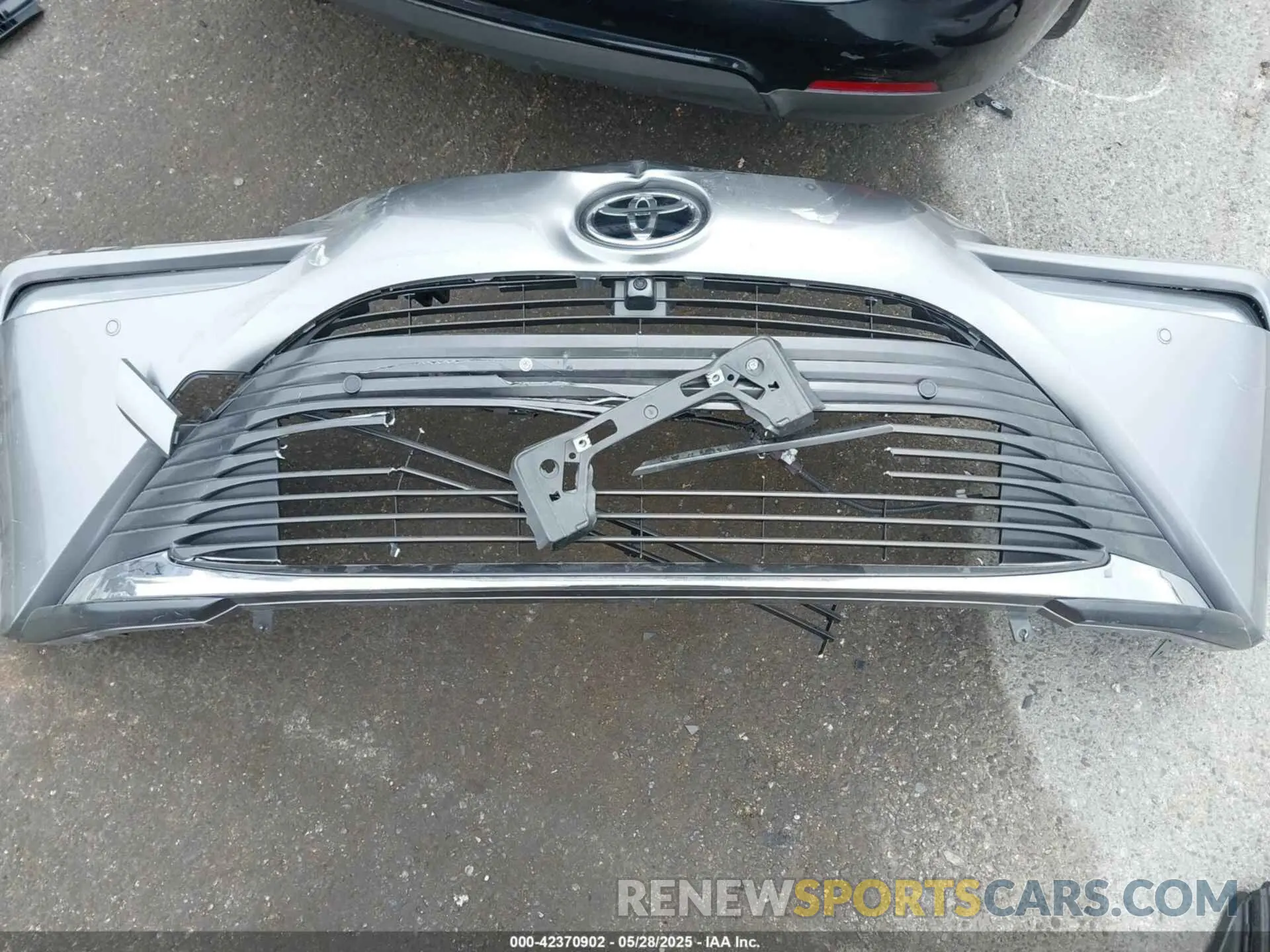 12 Photograph of a damaged car JTDAAAAA1PA009972 TOYOTA MIRAI 2023