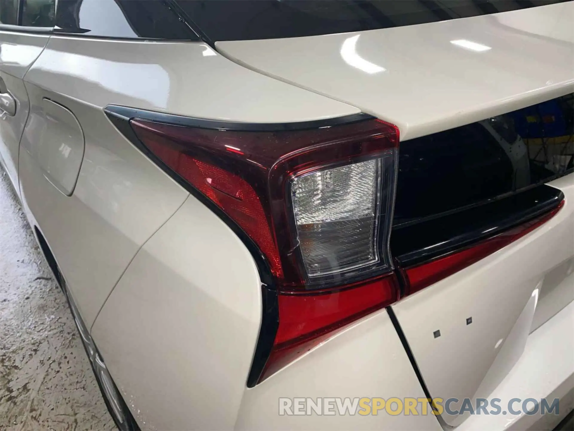 21 Photograph of a damaged car JTDKARFU0K3071186 TOYOTA PRIUS 2019