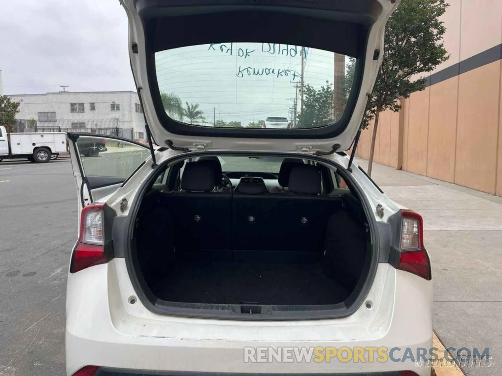 1 Photograph of a damaged car JTDKARFU0K3071494 TOYOTA PRIUS 2019