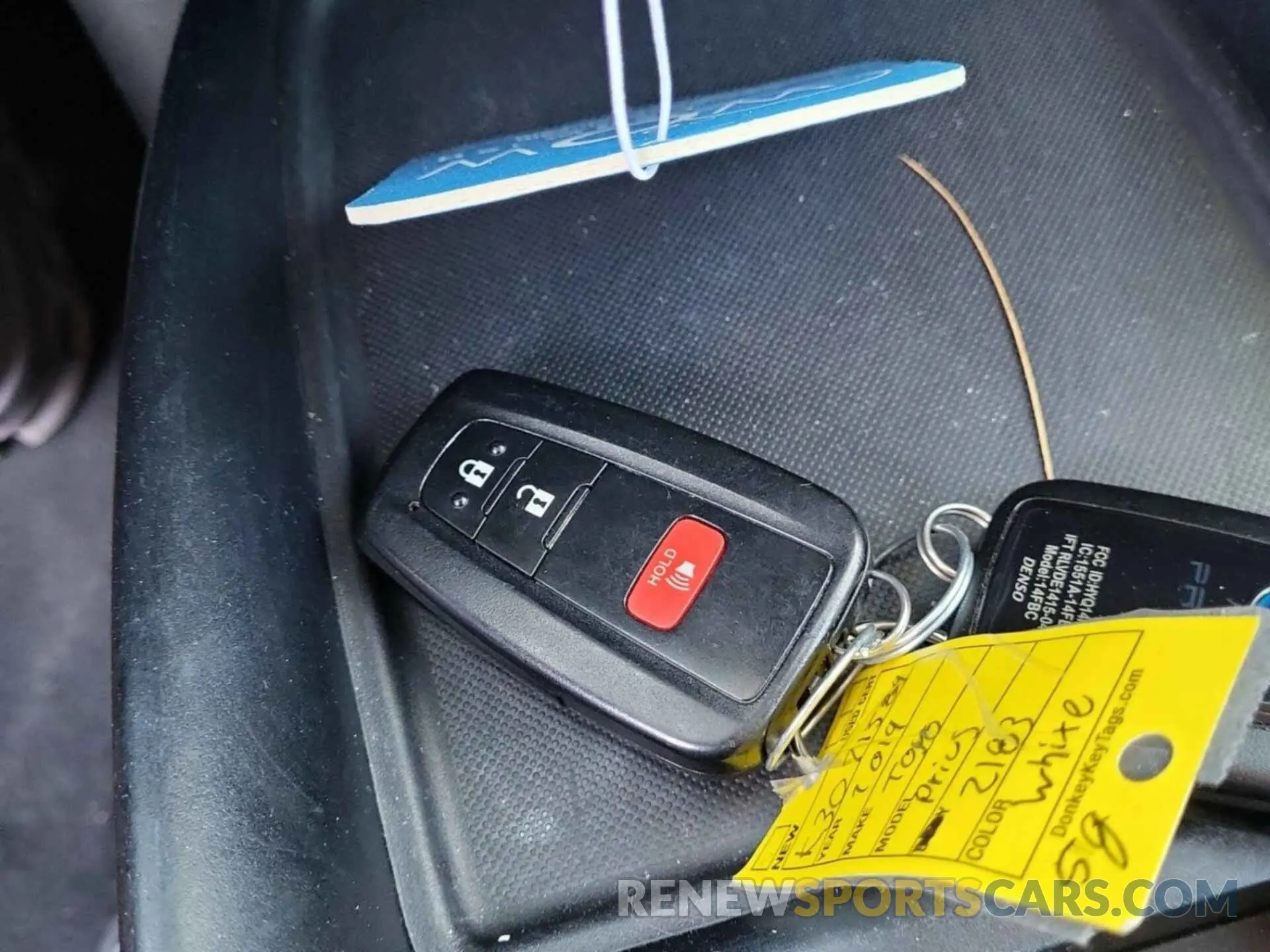 32 Photograph of a damaged car JTDKARFU0K3071589 TOYOTA PRIUS 2019