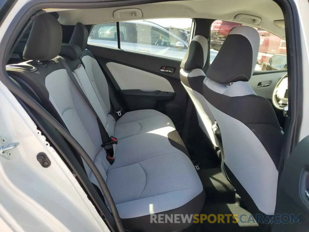 10 Photograph of a damaged car JTDKARFU0K3071804 TOYOTA PRIUS 2019