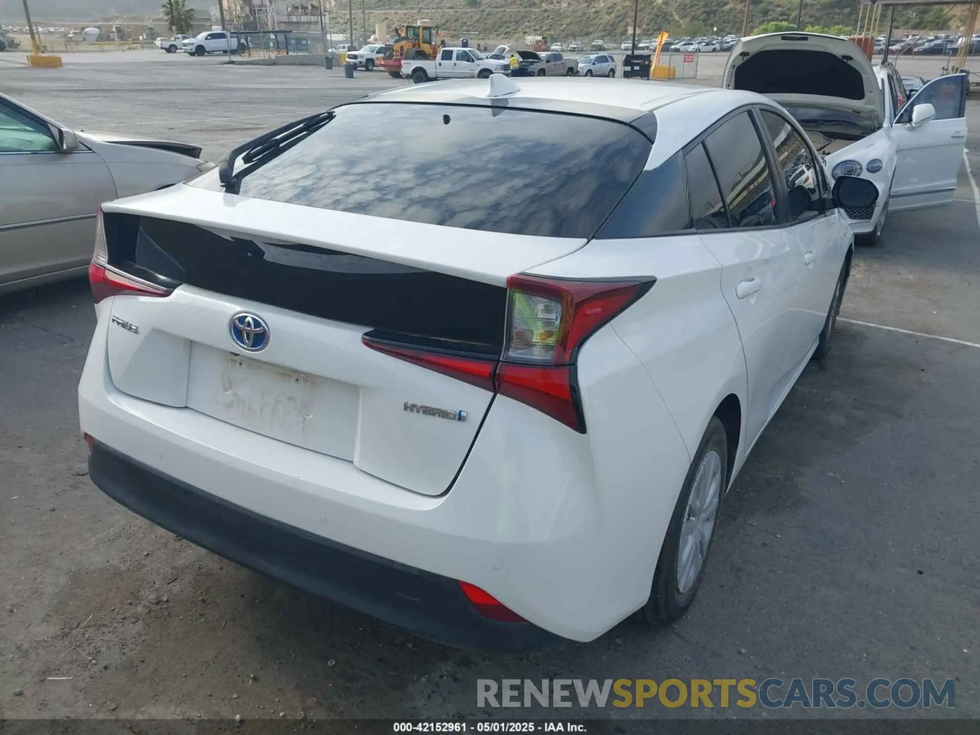 4 Photograph of a damaged car JTDKARFU1K3091379 TOYOTA PRIUS 2019